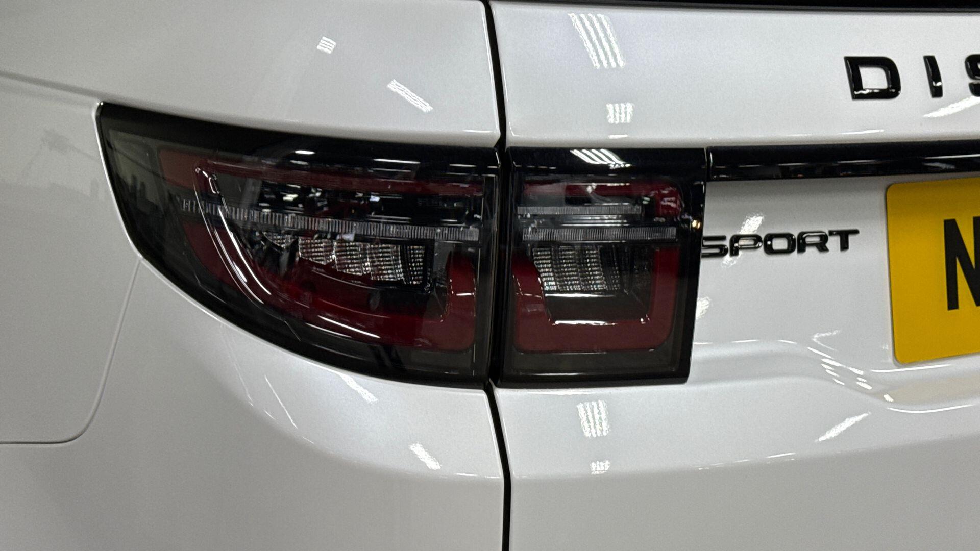 Land Rover Discovery Sport view 19