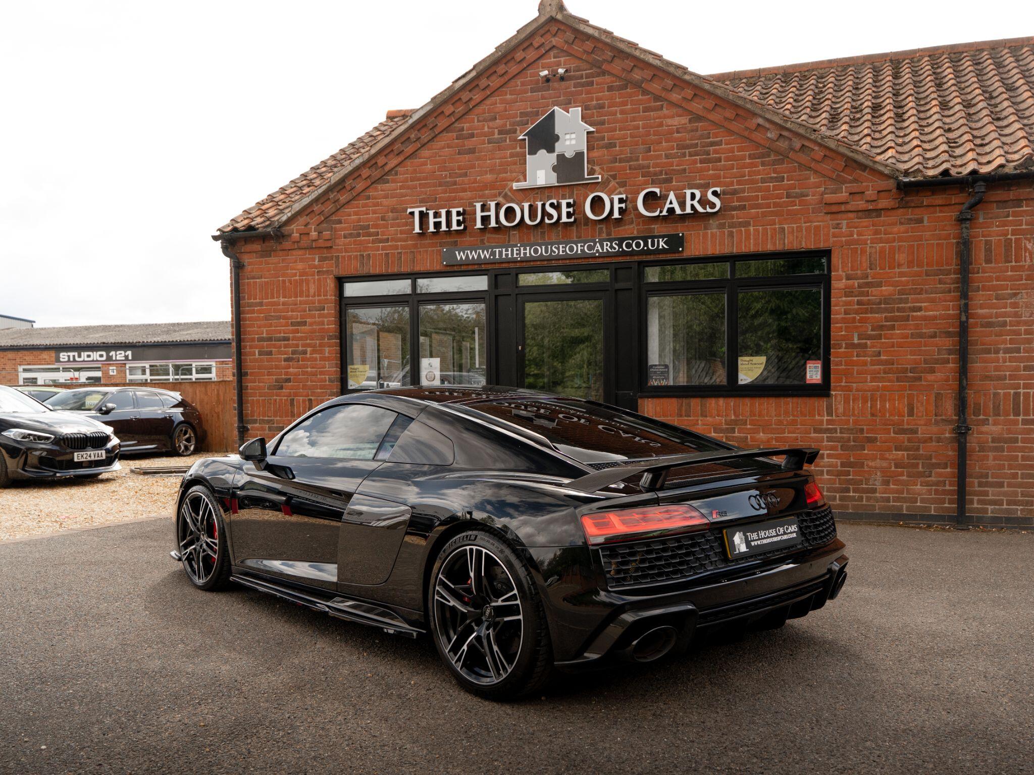 Audi R8 view 11