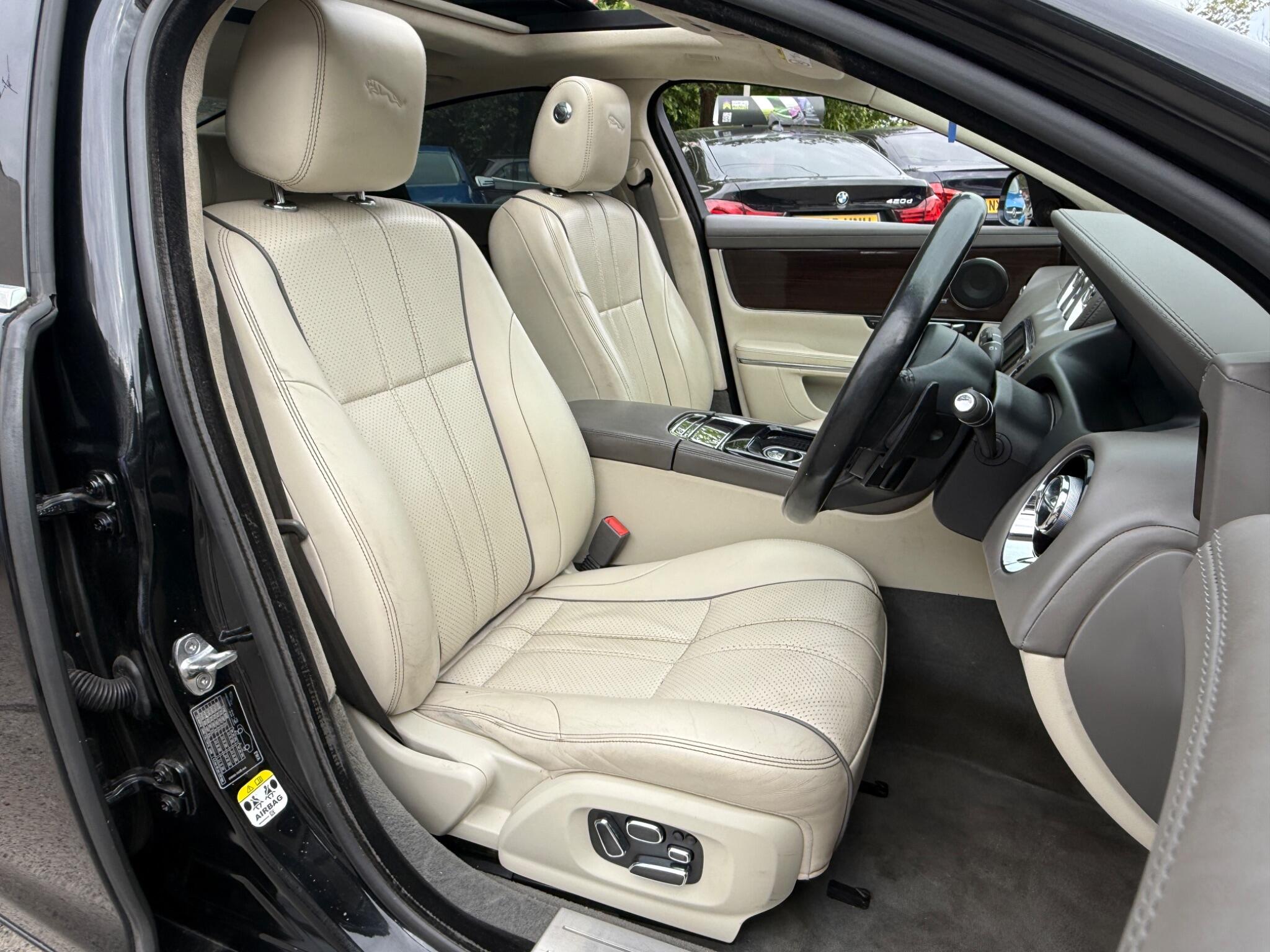 Jaguar XJ - Image 34
