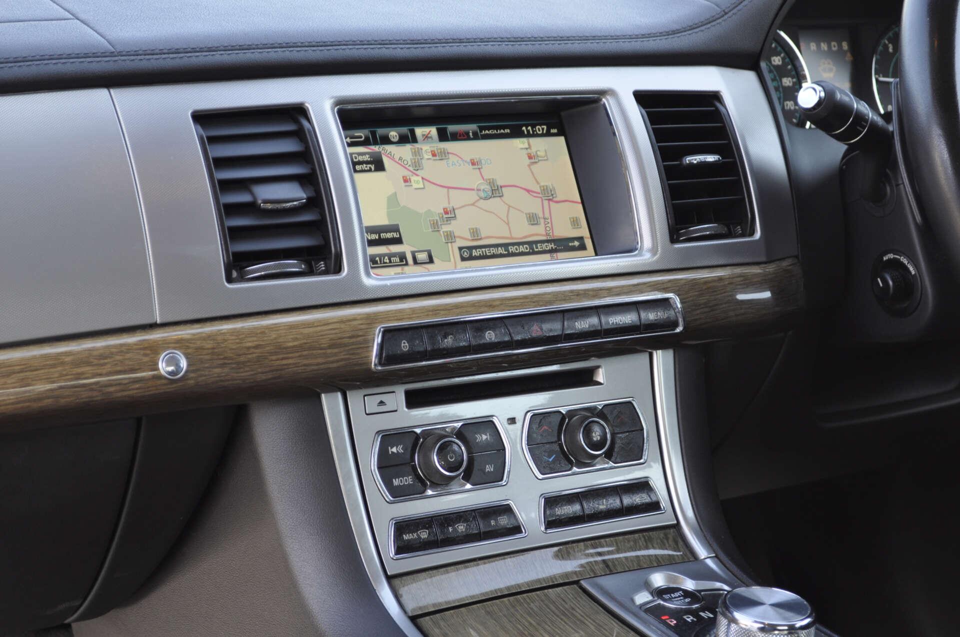 Jaguar XF view 15