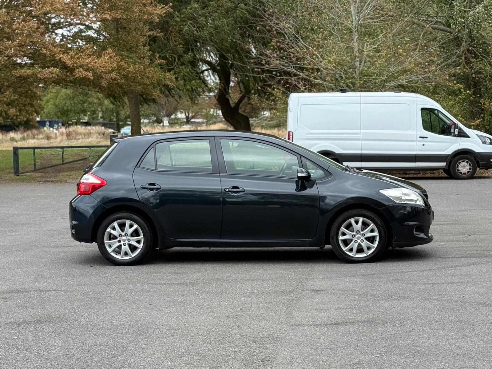 Toyota Auris view 6