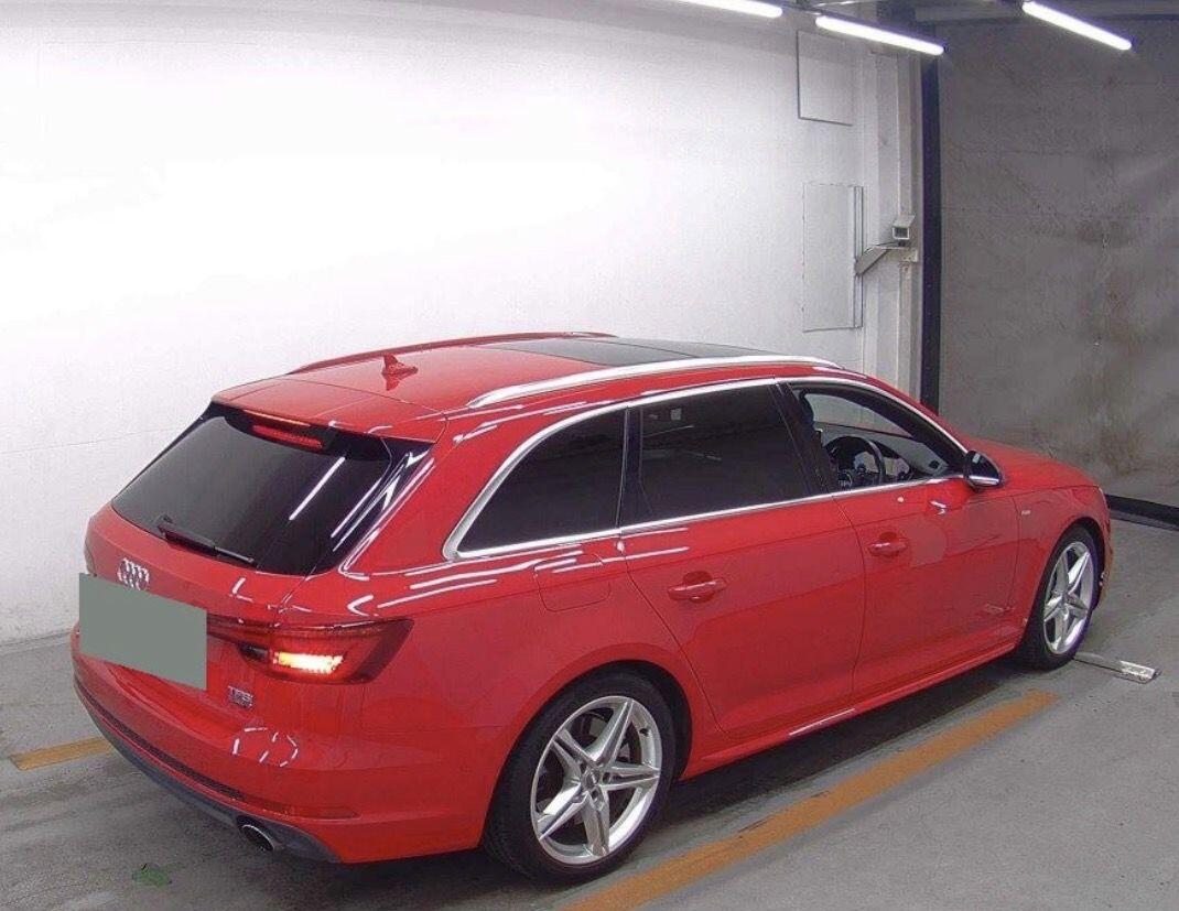 Audi A4 view 4