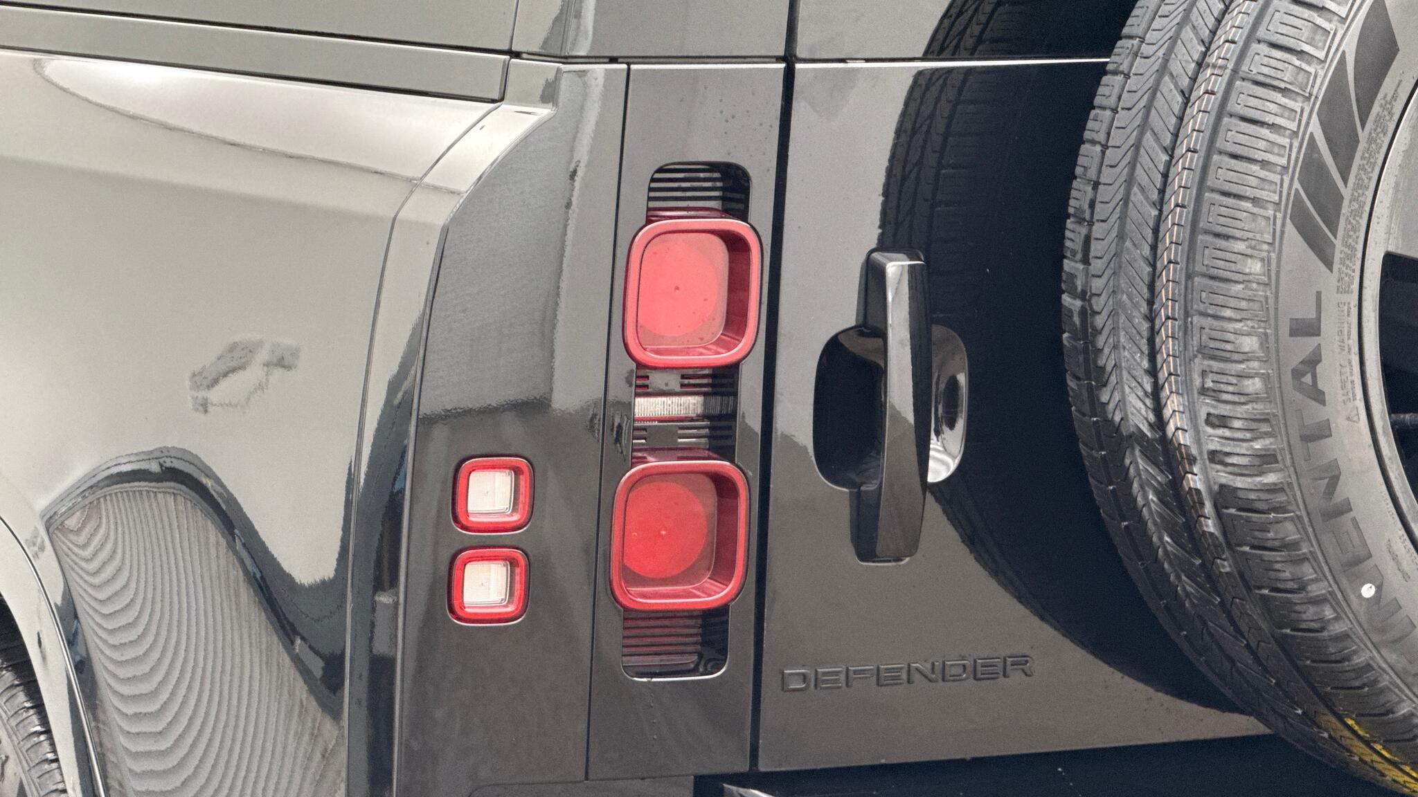 Land Rover Defender view 19