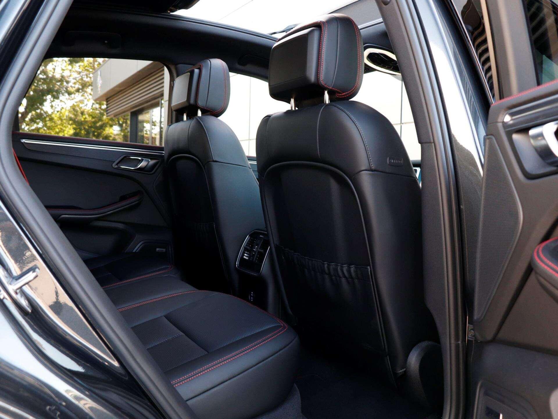 Porsche Macan view 30