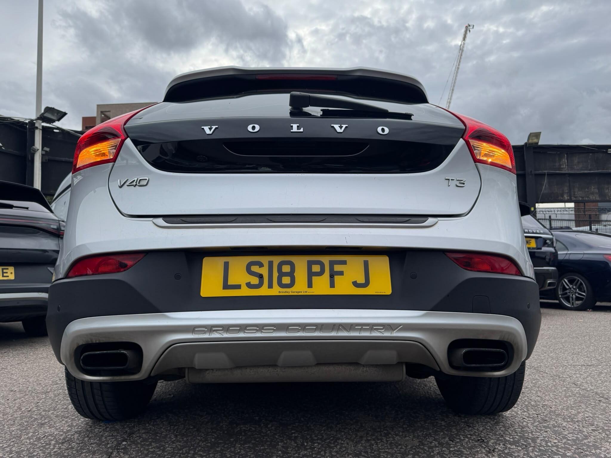 Volvo V40 Cross Country view 17