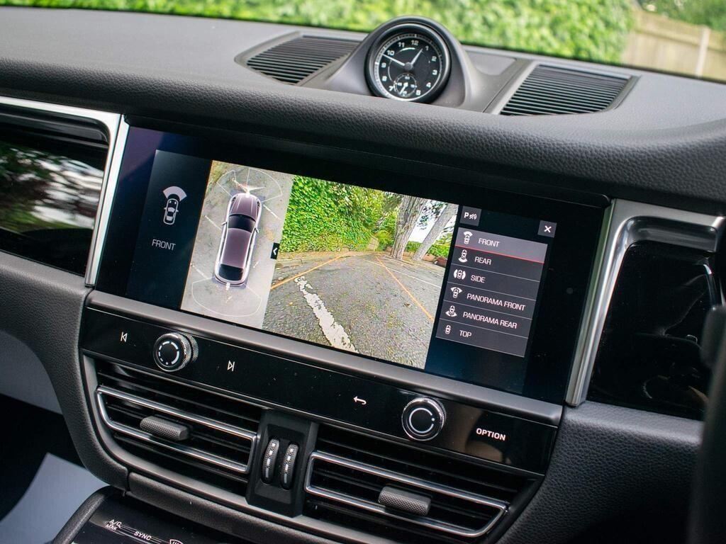 Porsche Macan view 23