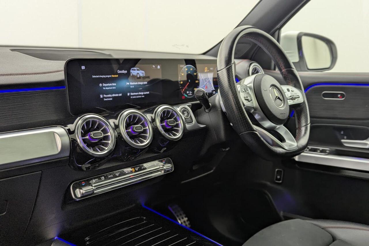 Mercedes-Benz Eqb view 32