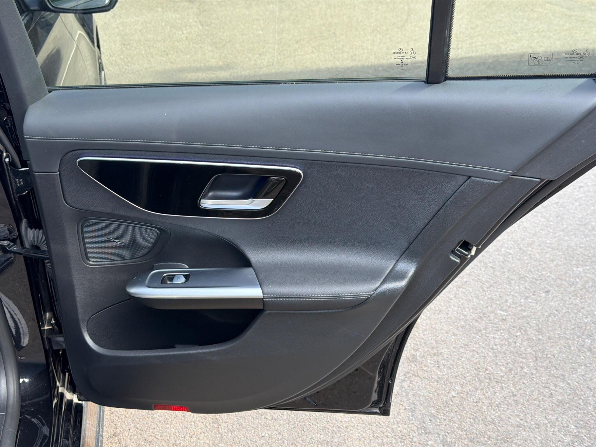 Mercedes-Benz C-Class view 13