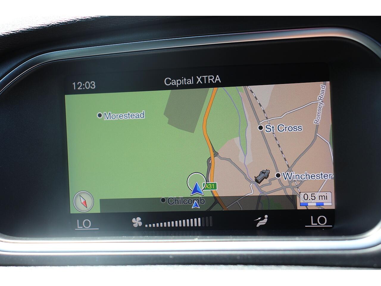 Volvo V40 view 21