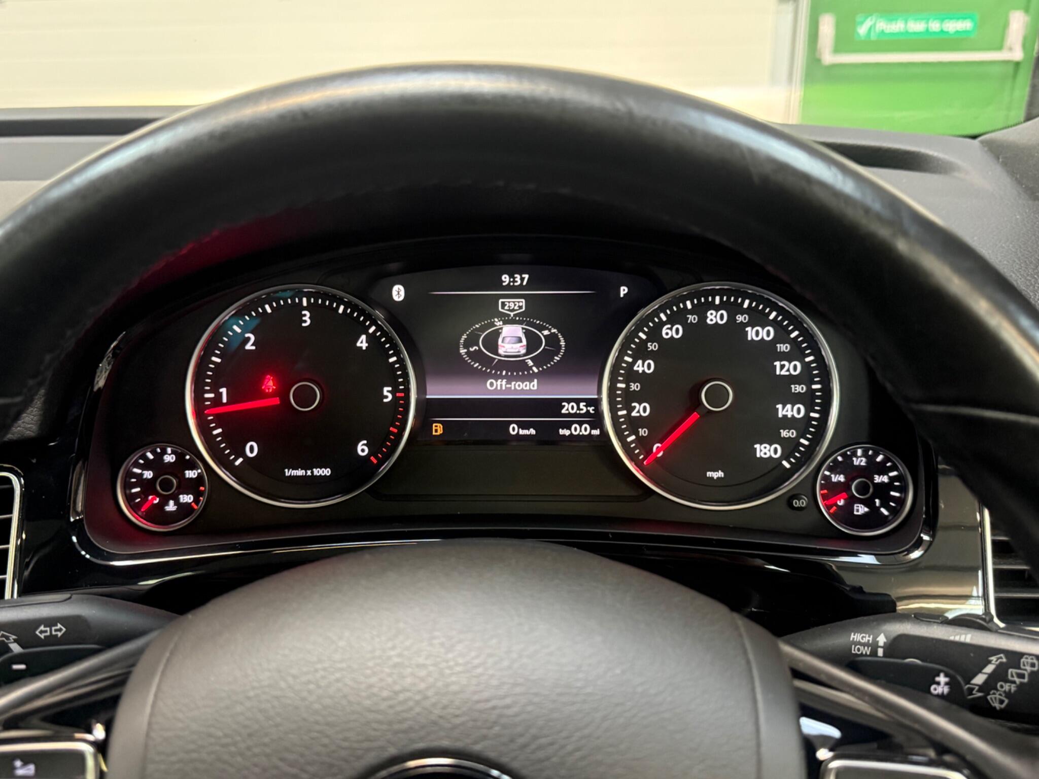 Volkswagen Touareg view 21
