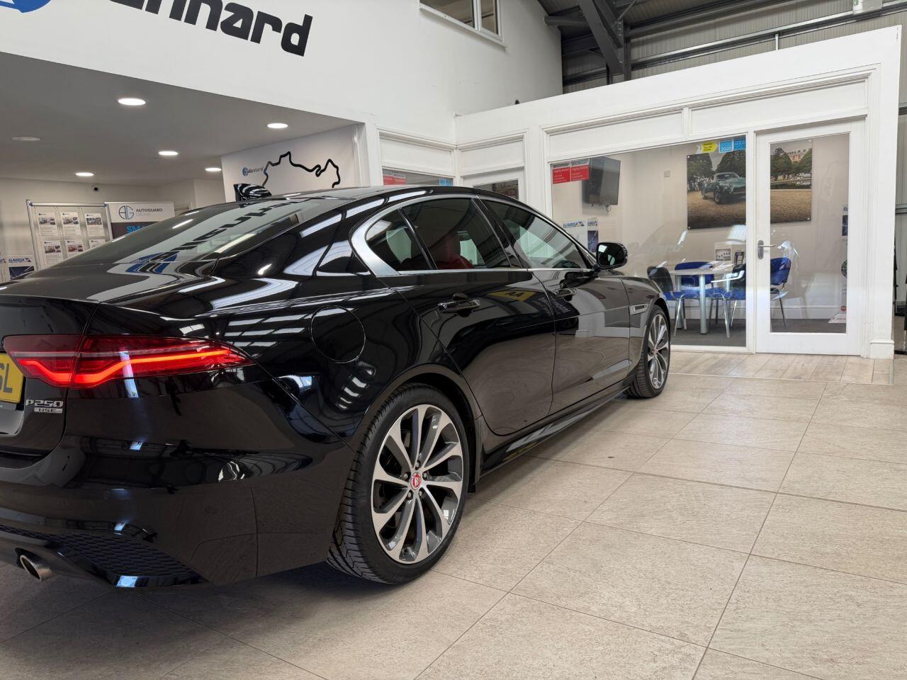 Jaguar Xe view 18