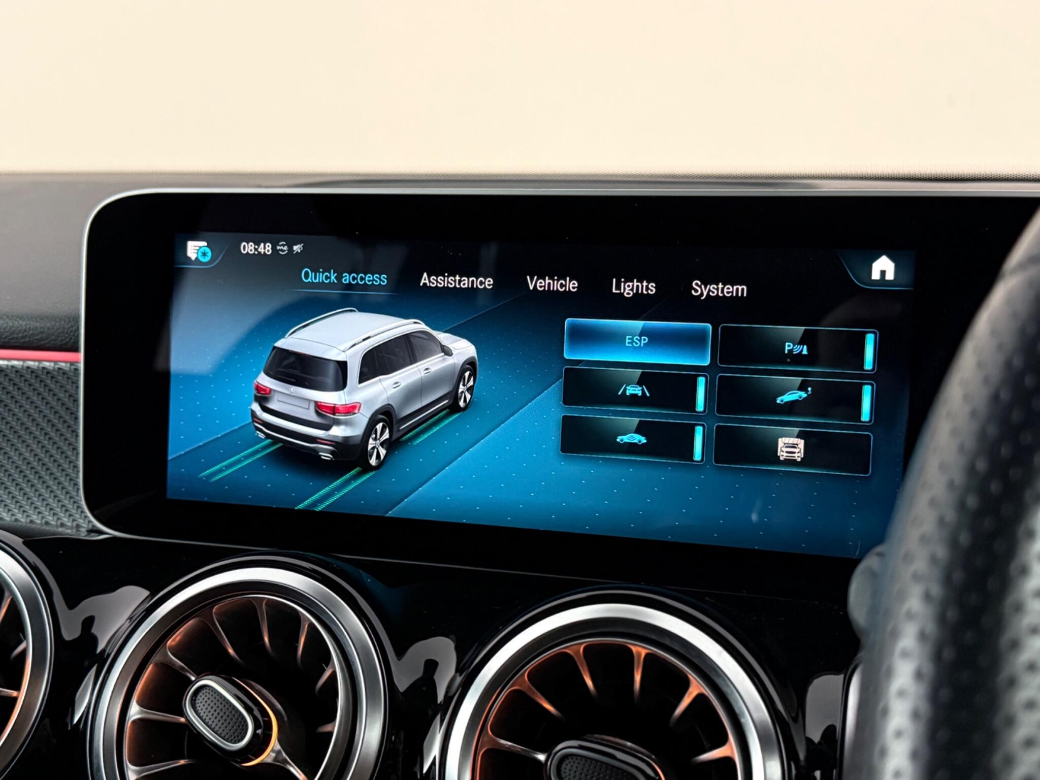 Mercedes-Benz GLB view 28