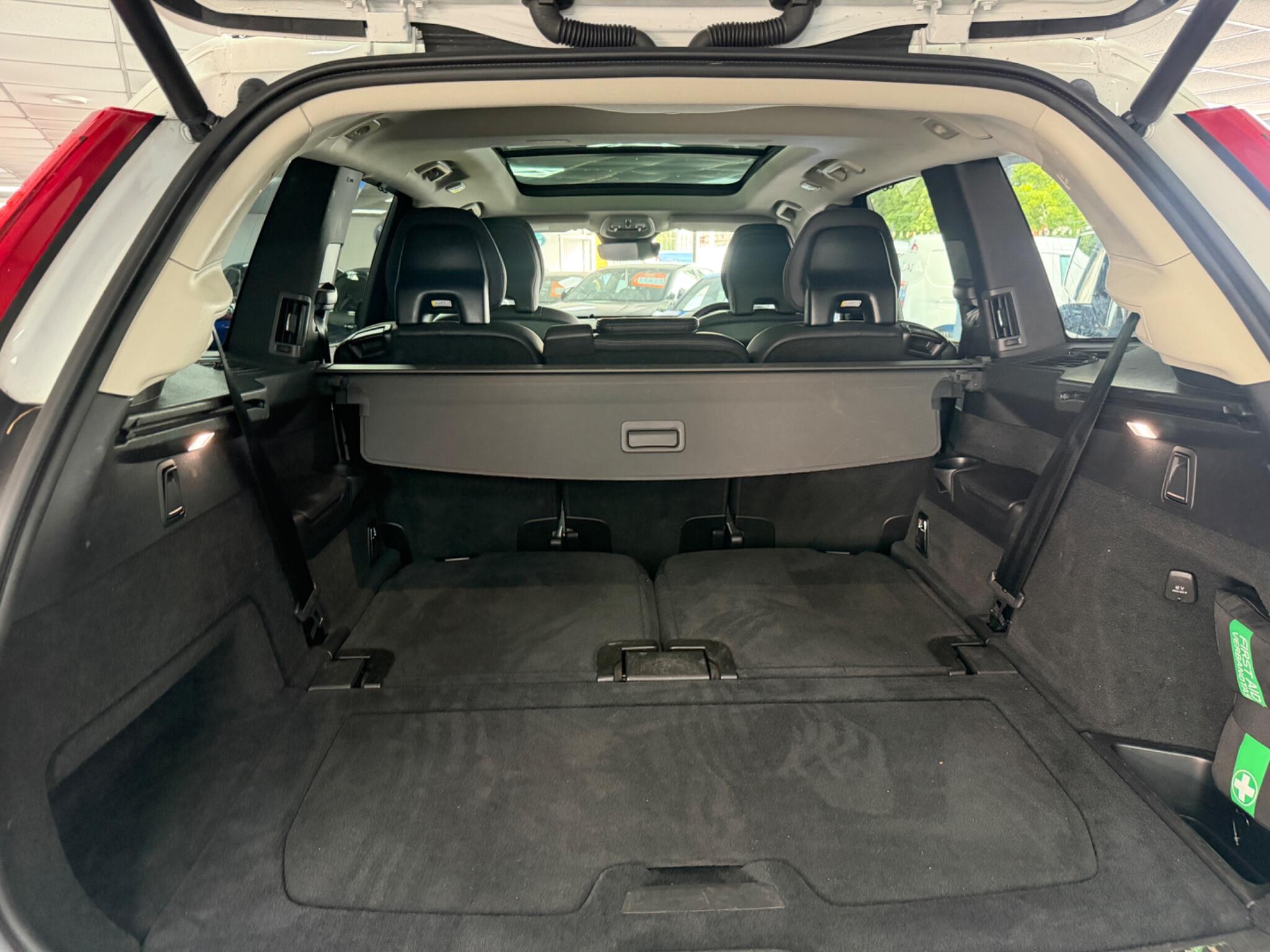 Volvo XC90 view 4