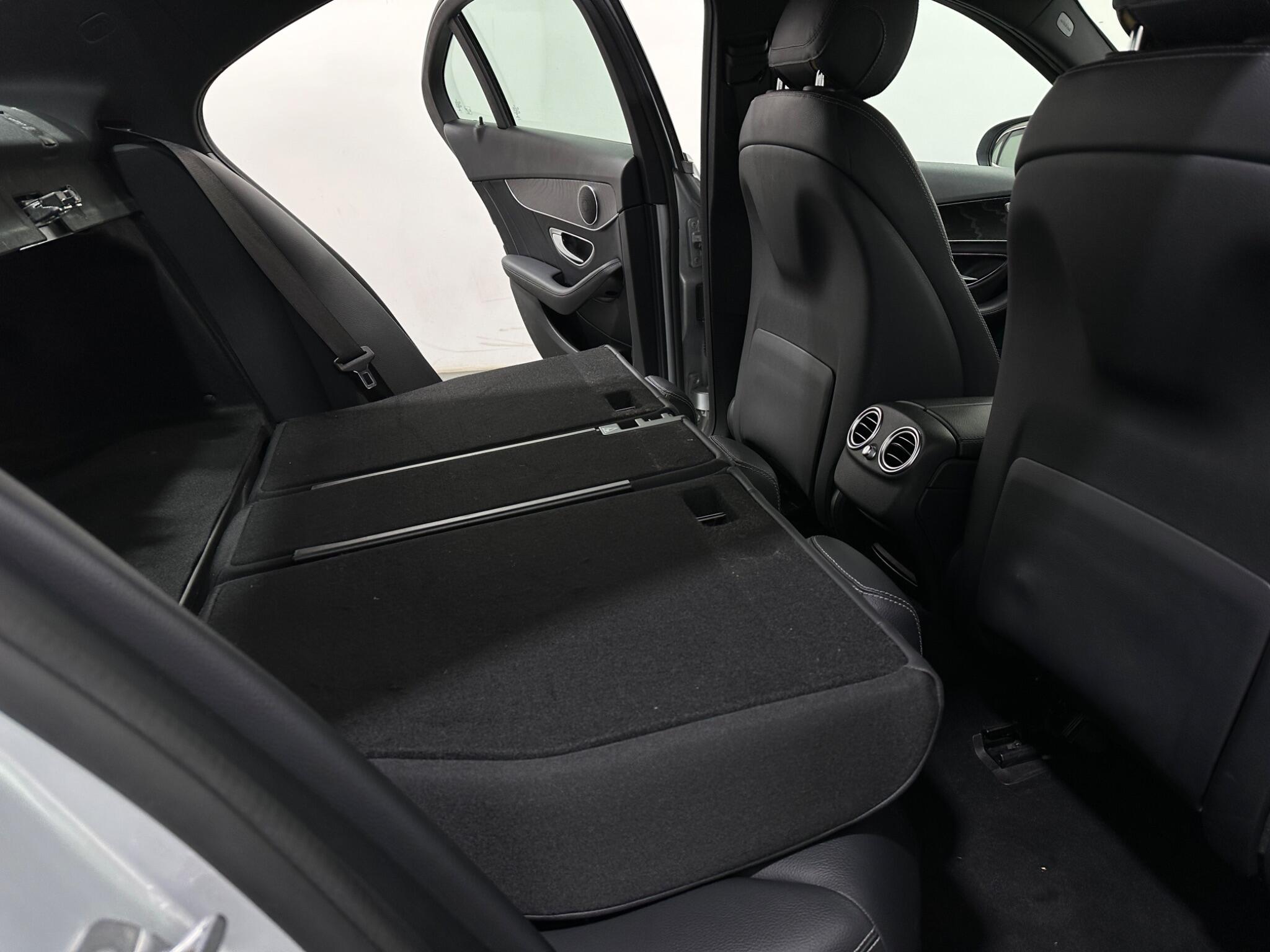 Mercedes-Benz C-Class view 47