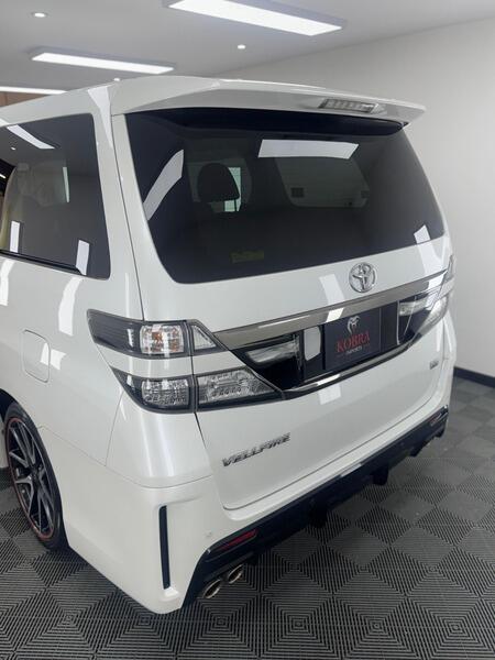 2013 Toyota Vellfire image 8