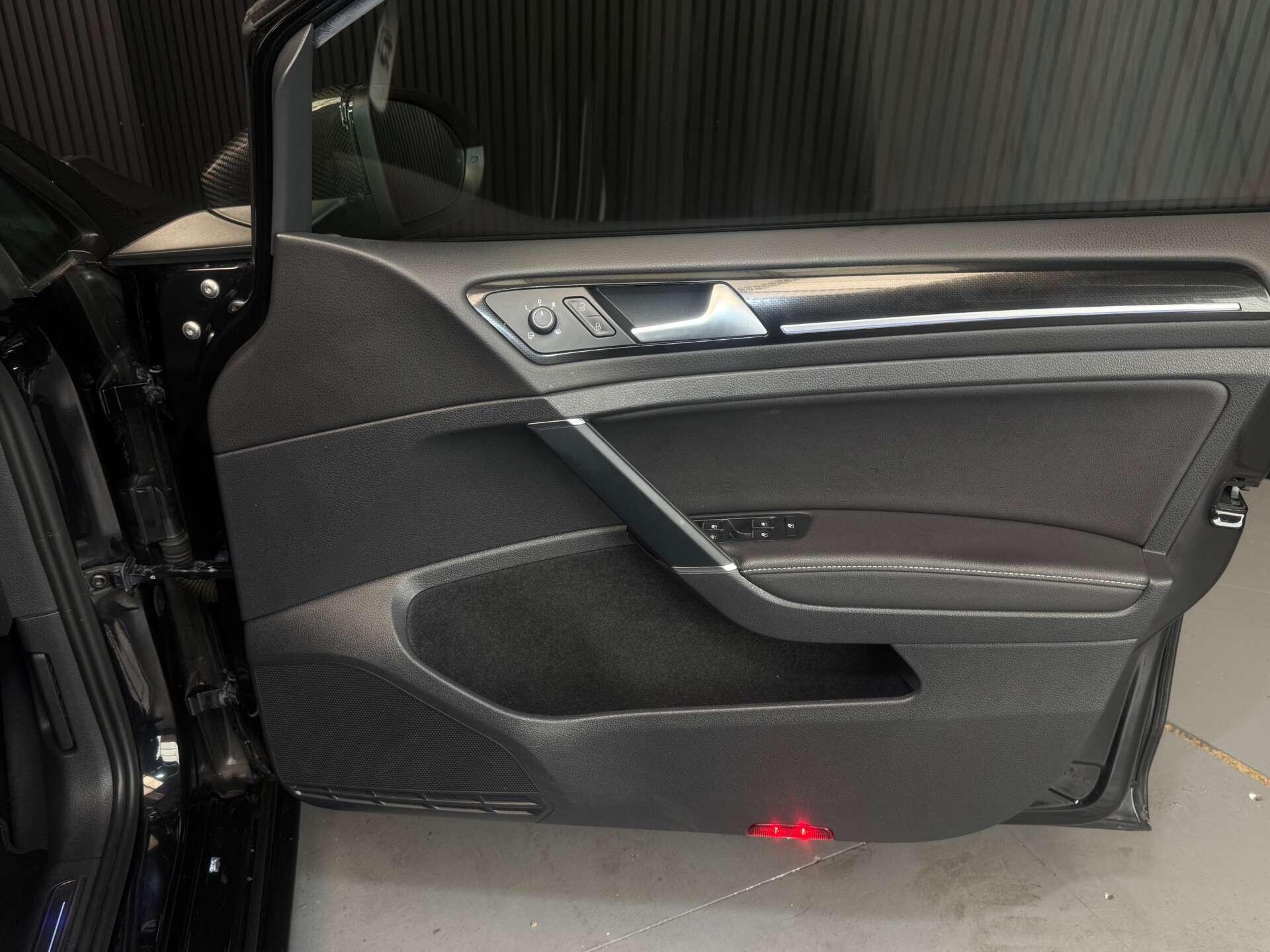 Volkswagen Golf view 20