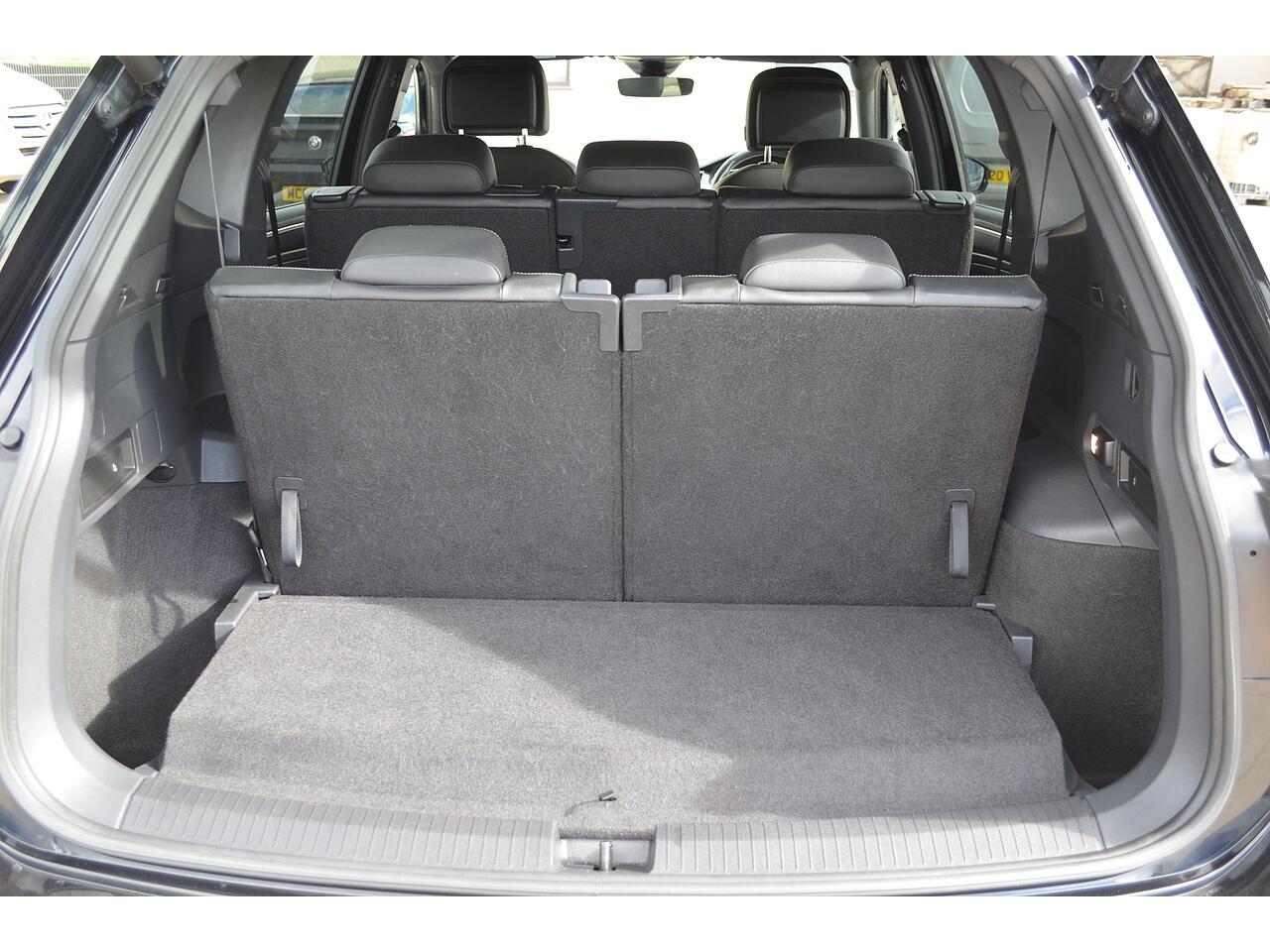 Volkswagen Tiguan Allspace view 35