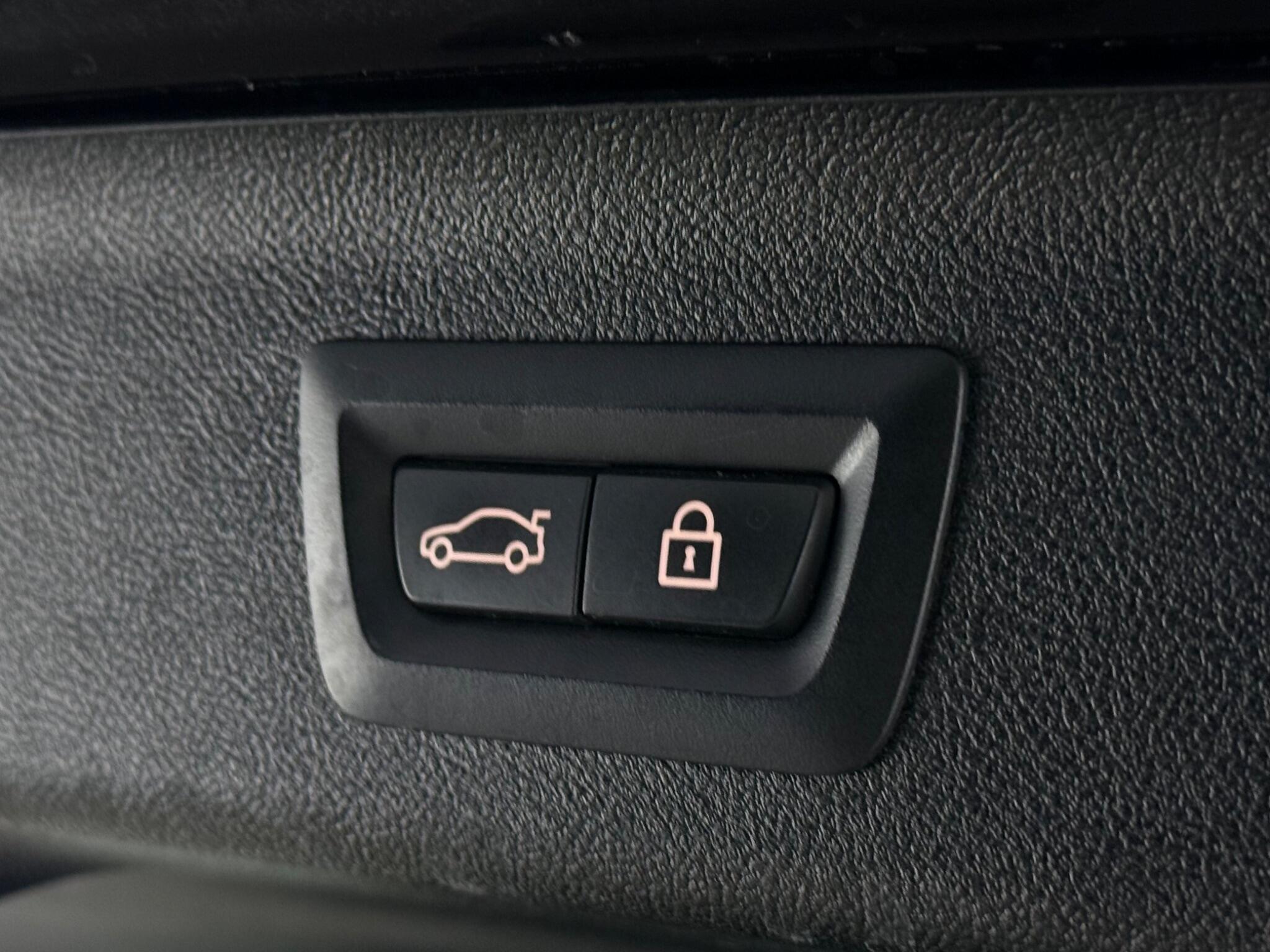 BMW 5 Series view 10