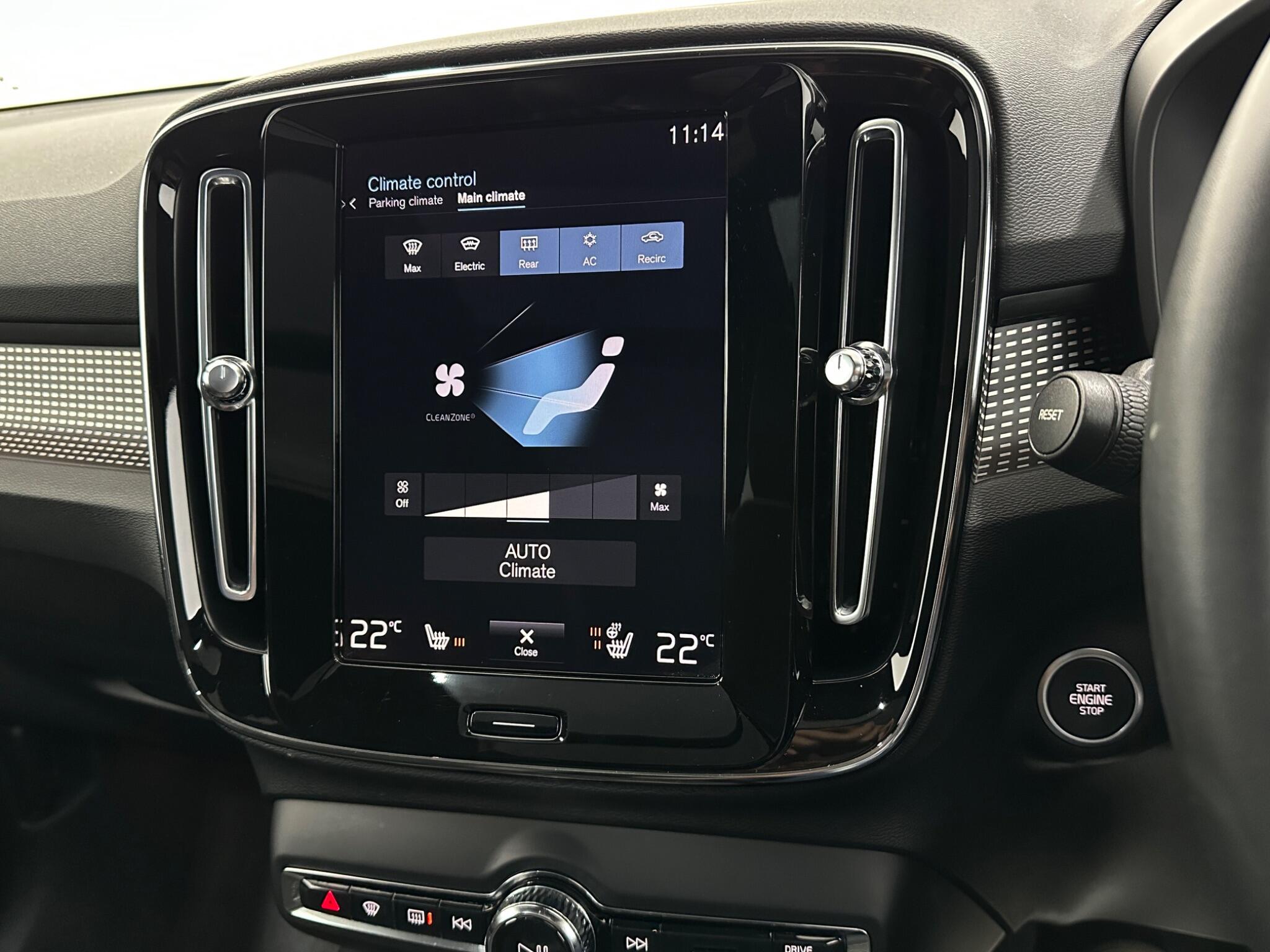 Volvo XC40 view 23