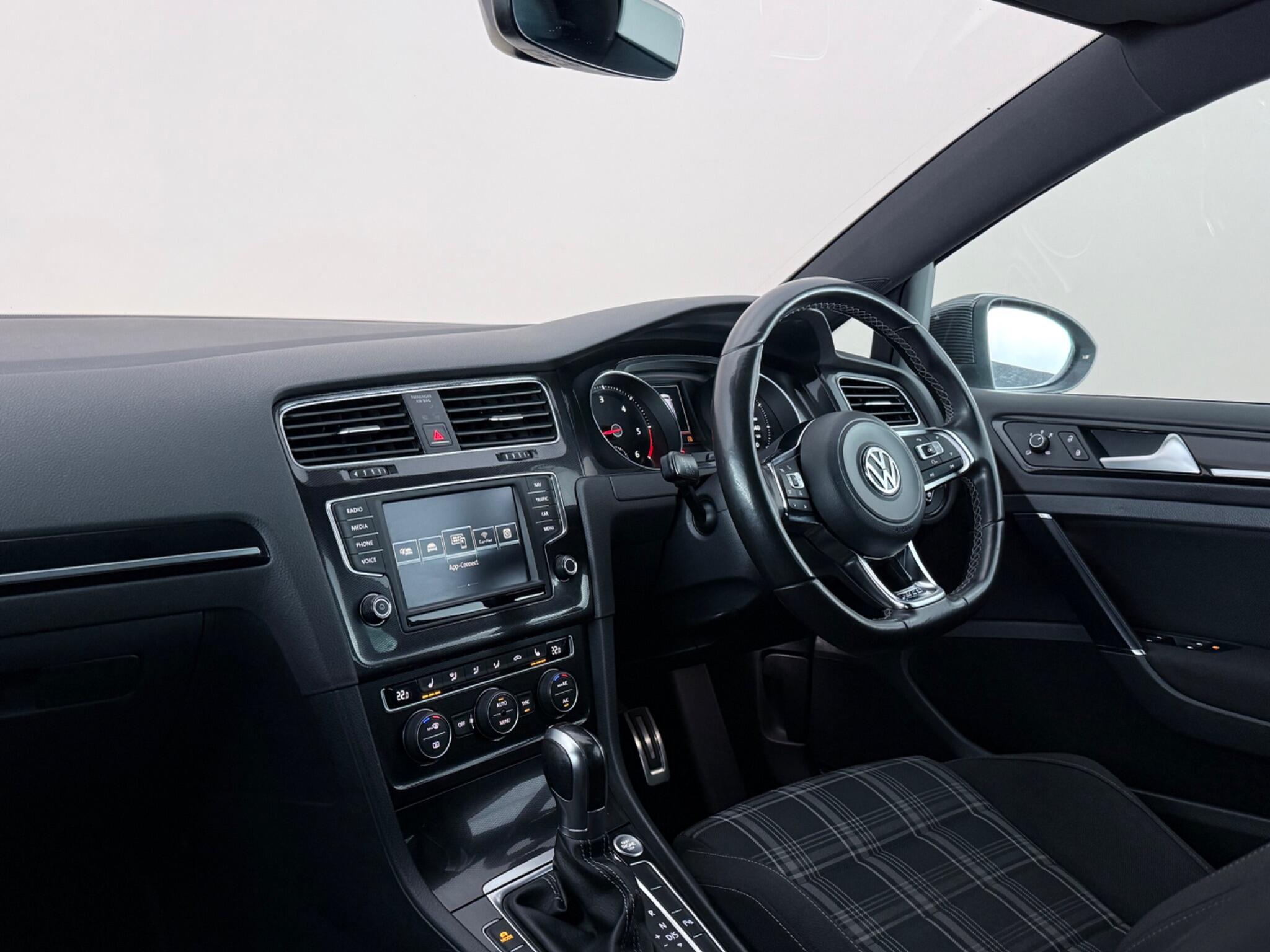 Volkswagen Golf view 4