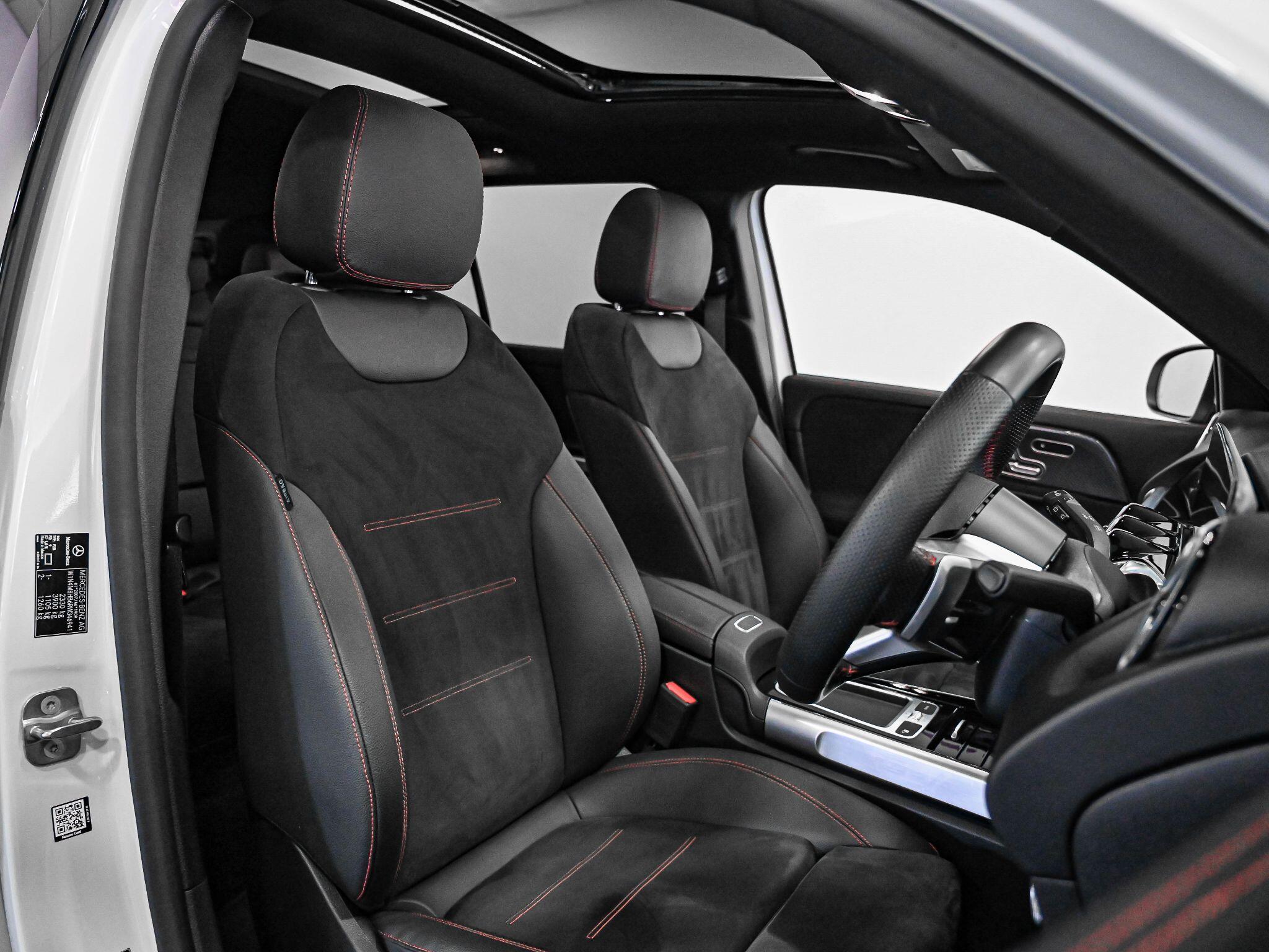 Mercedes-Benz GLB view 3