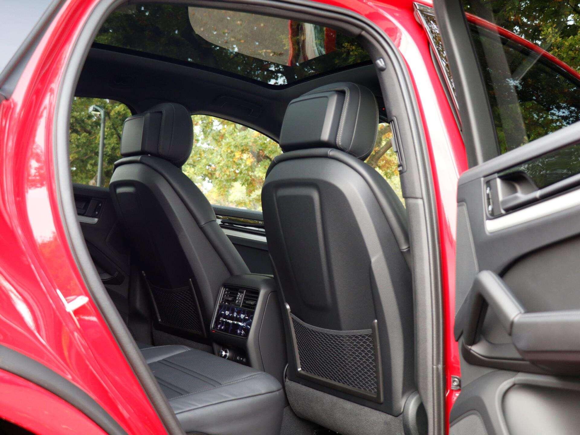 Porsche Cayenne view 26