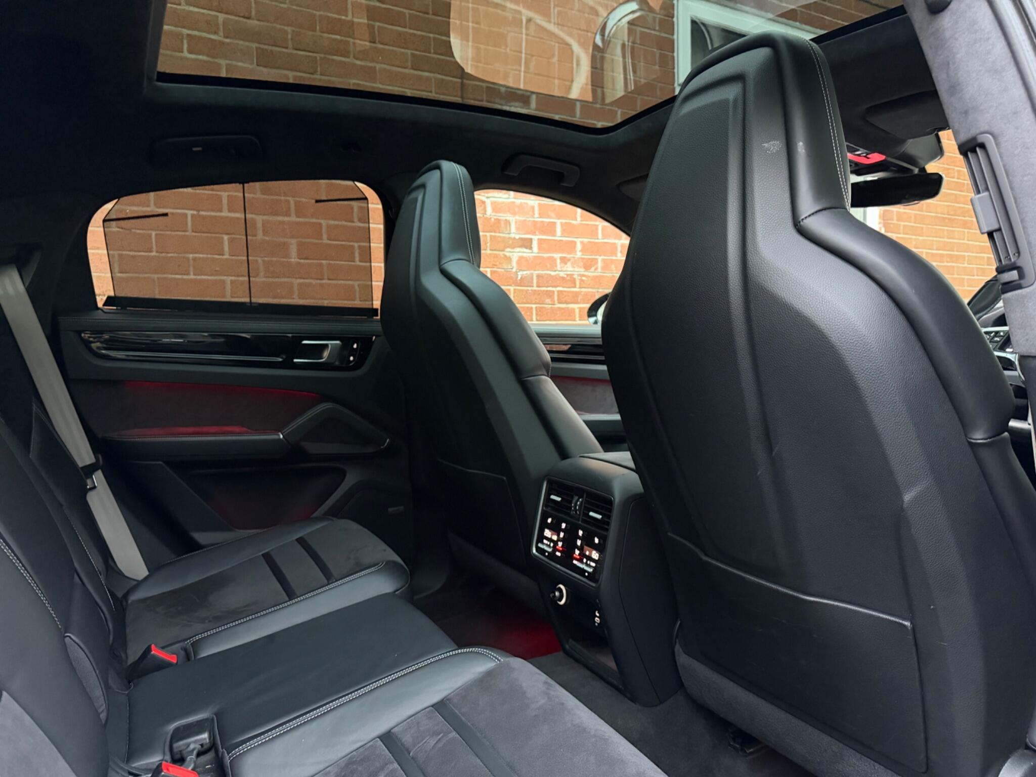 Porsche Cayenne view 27