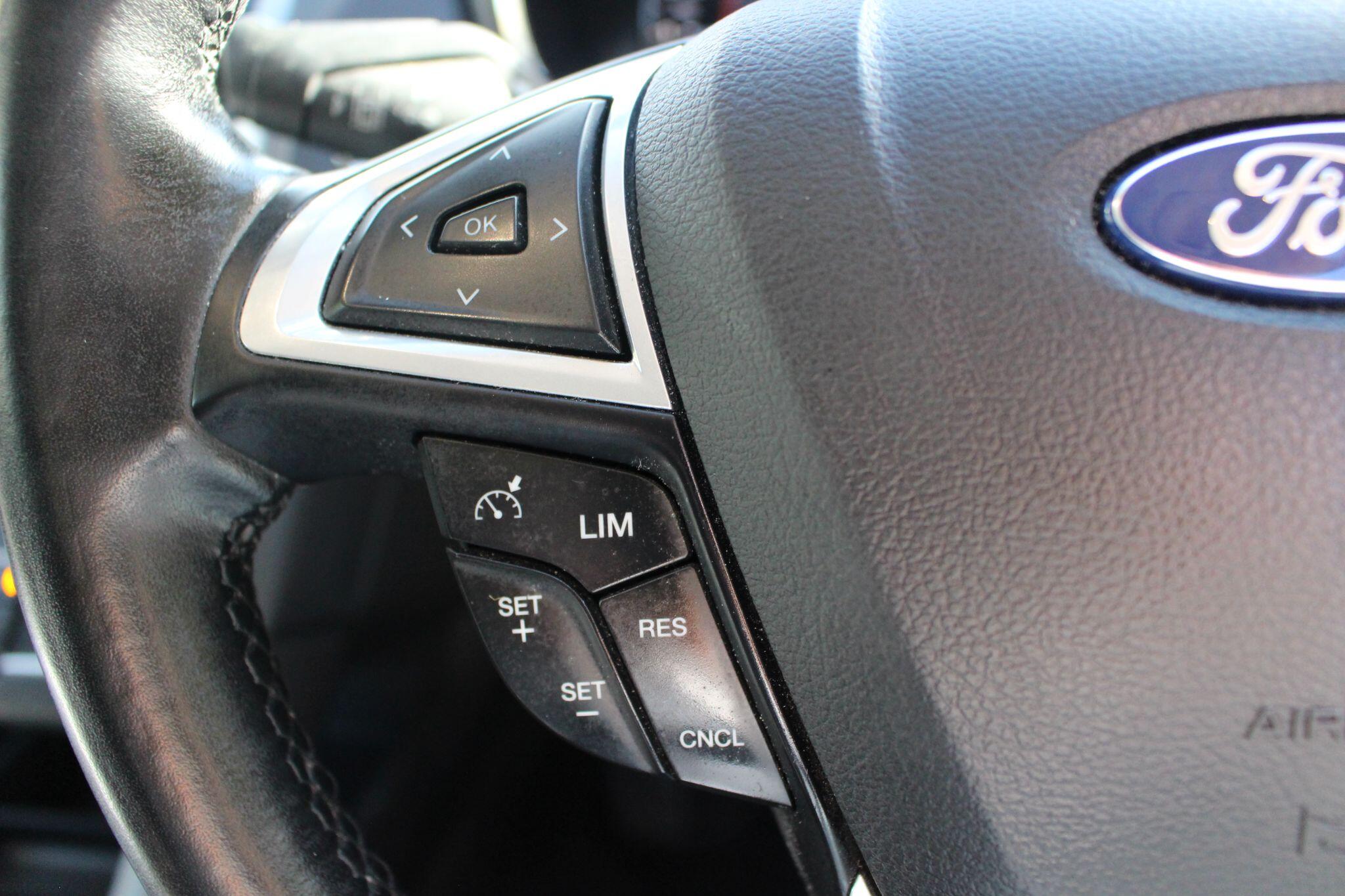 Ford Mondeo view 39