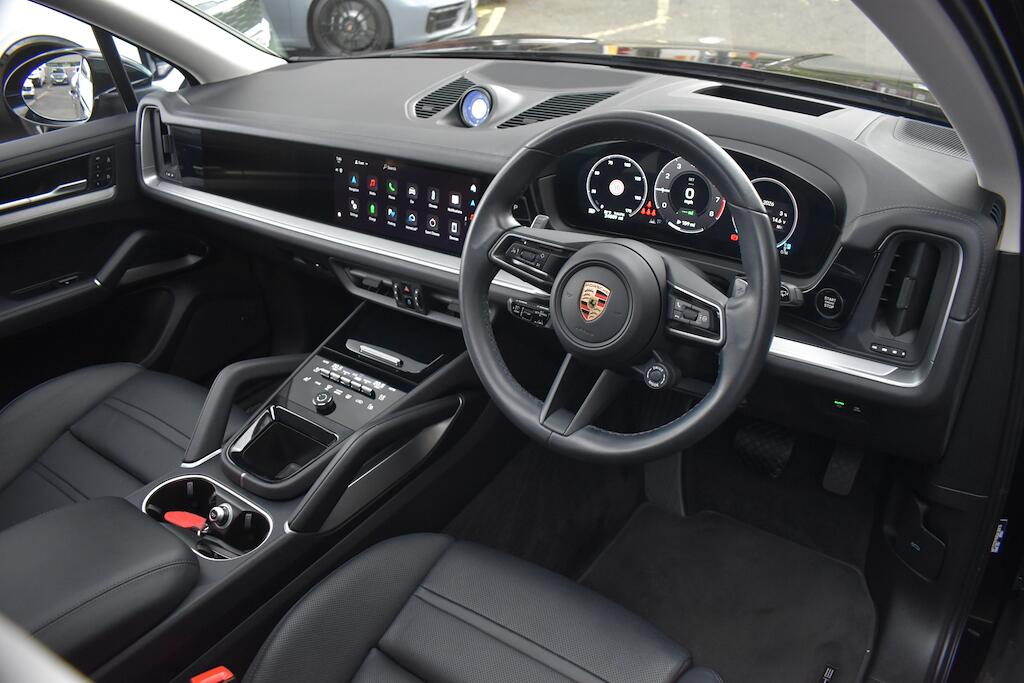 Porsche Cayenne view 10