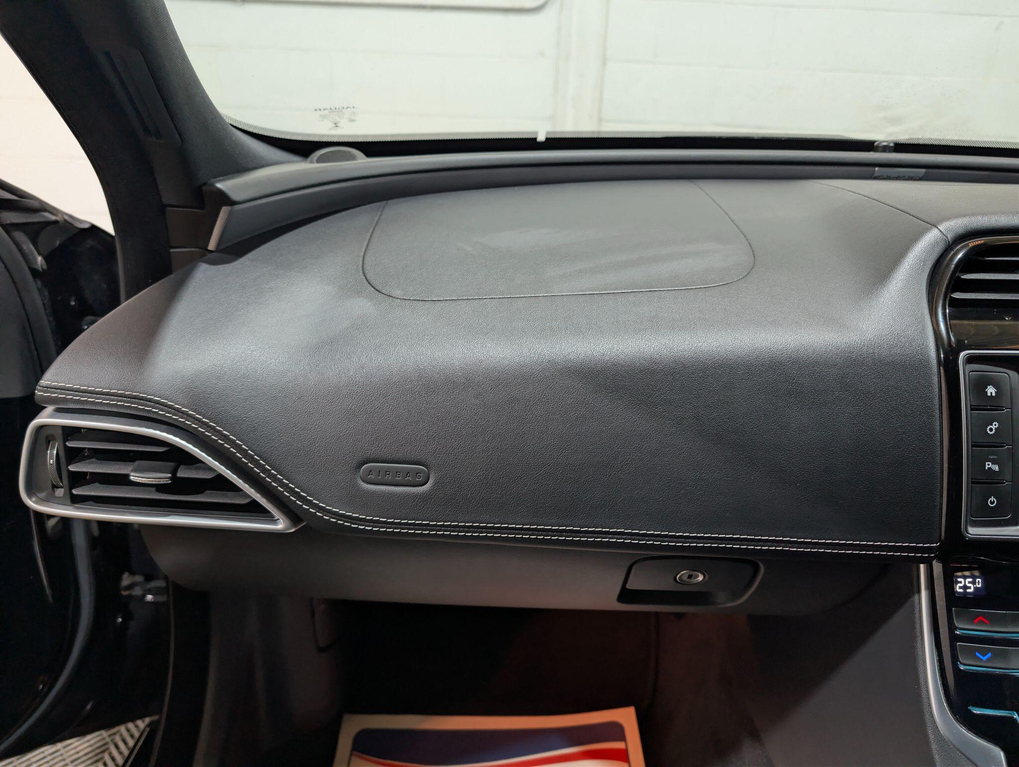 Jaguar Xe view 58