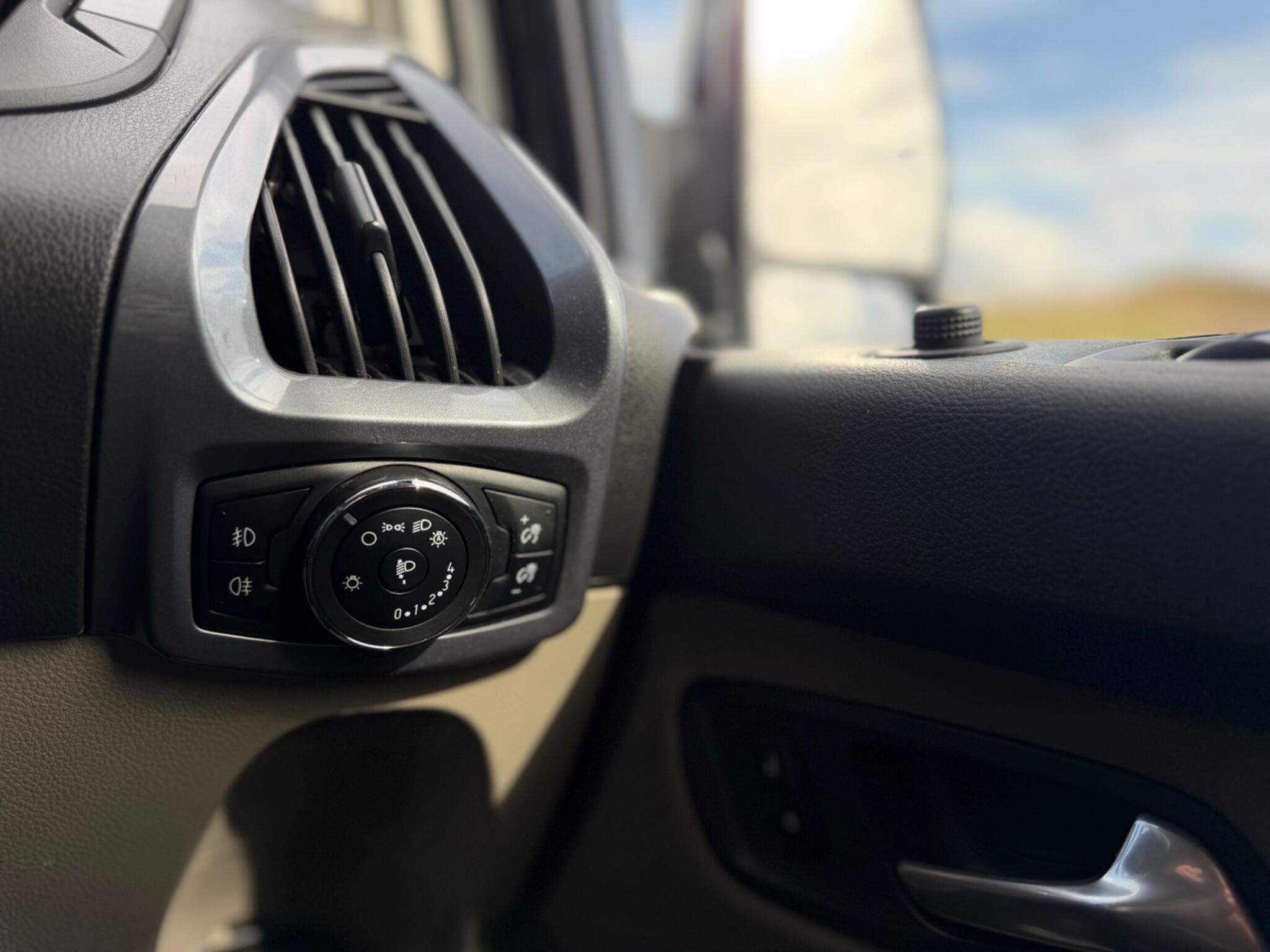 Ford Transit Custom view 16