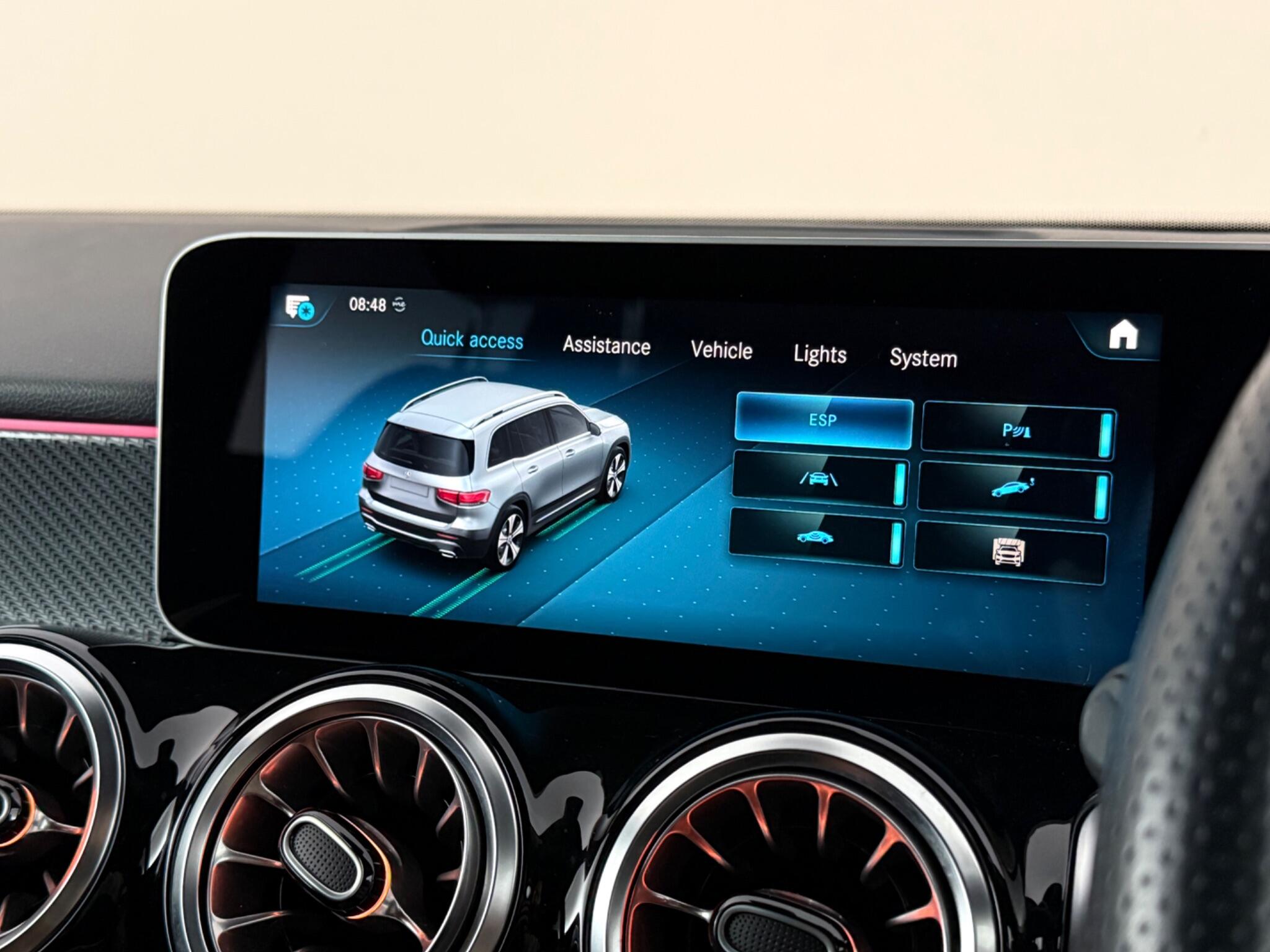 Mercedes-Benz GLB view 32