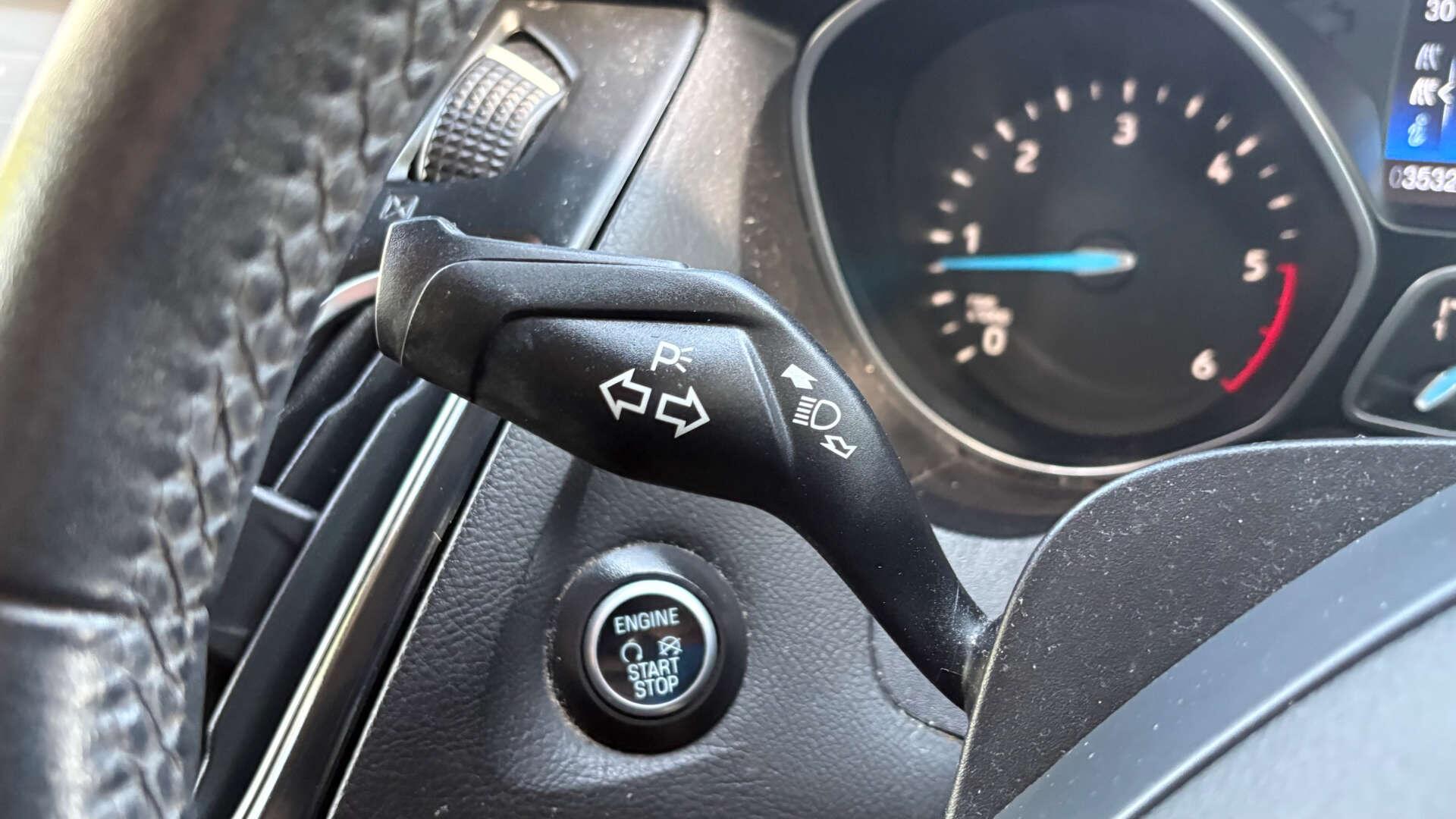 Ford Focus view 20