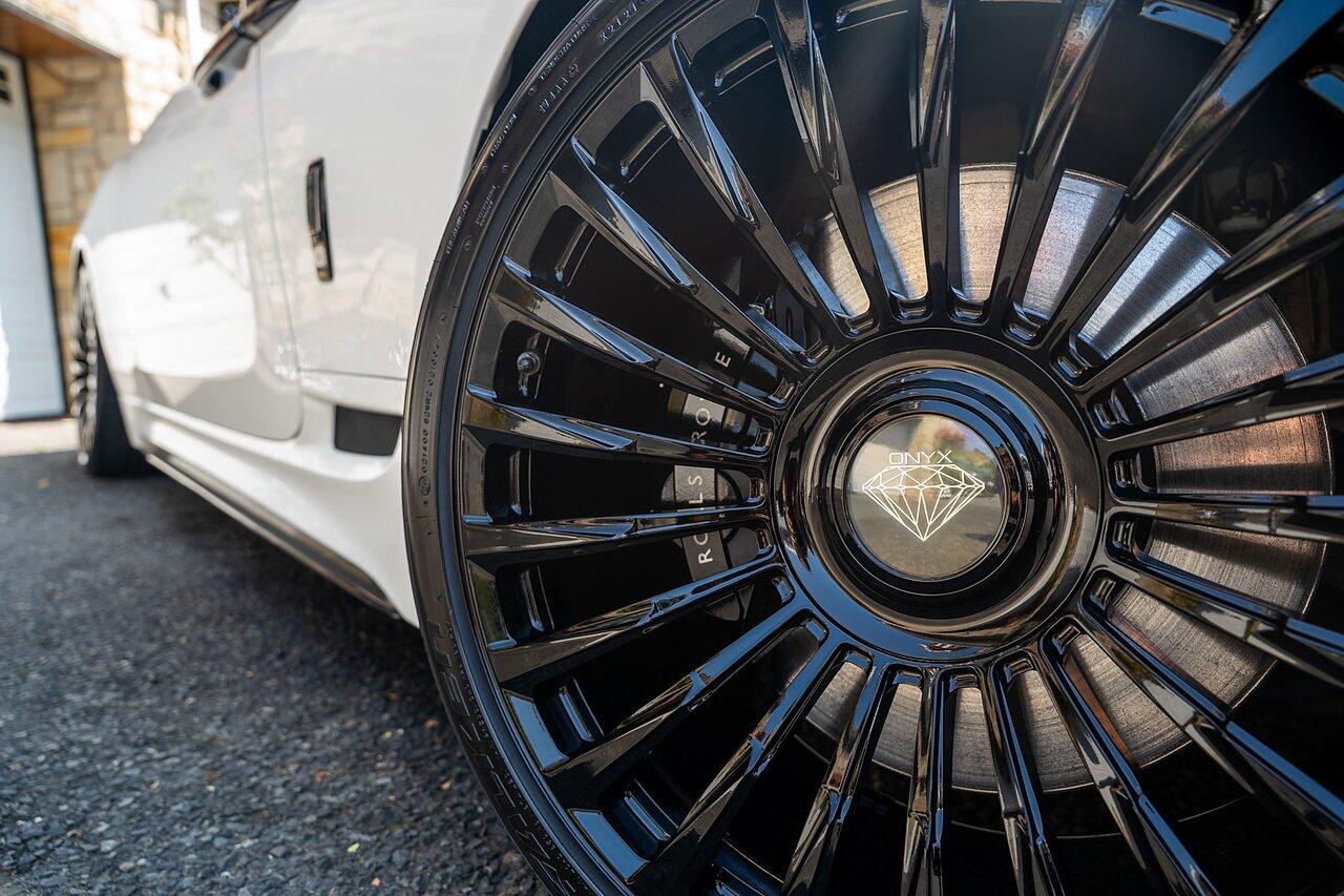 Rolls-Royce Dawn view 31
