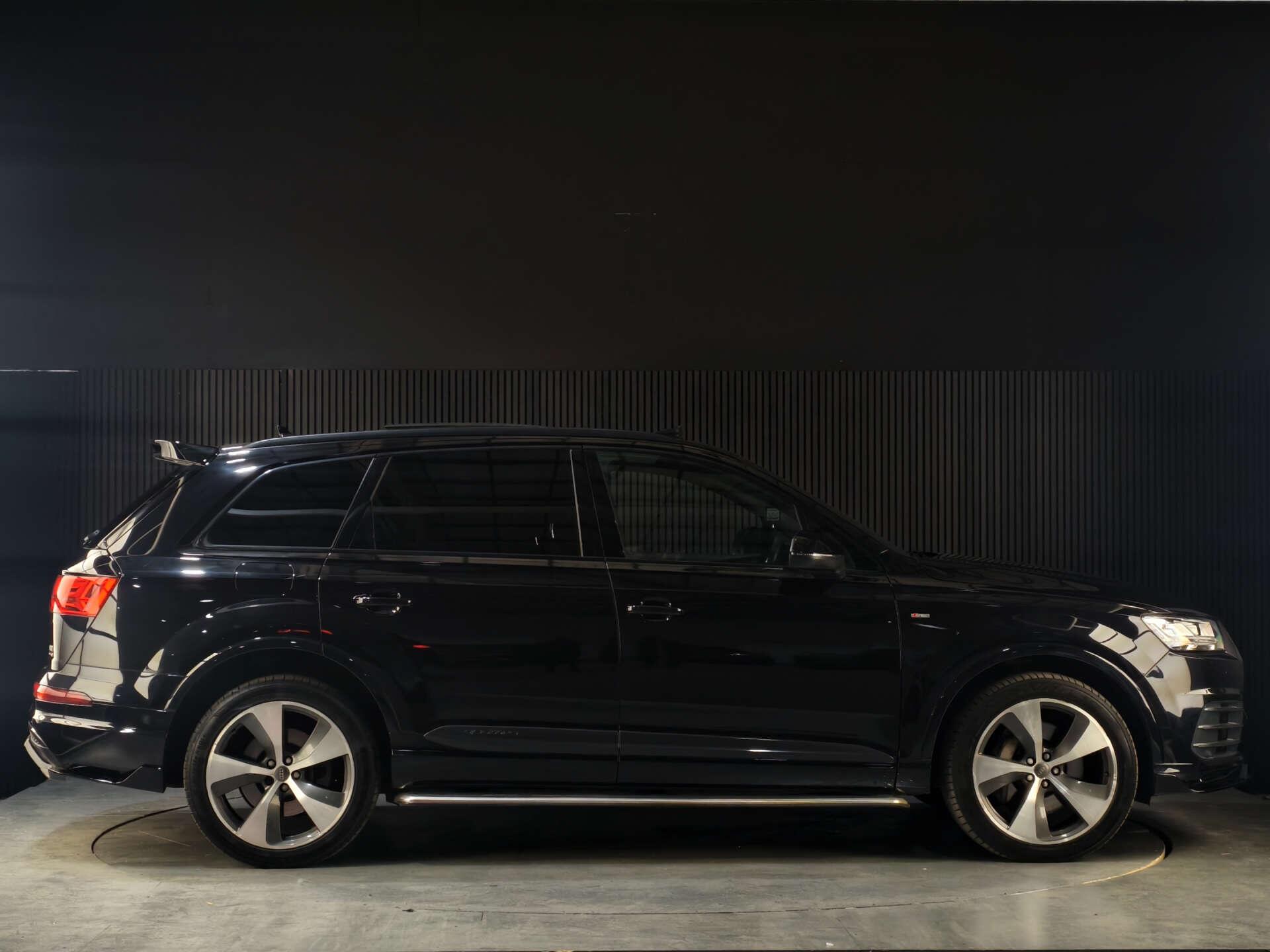 Audi Q7 view 21