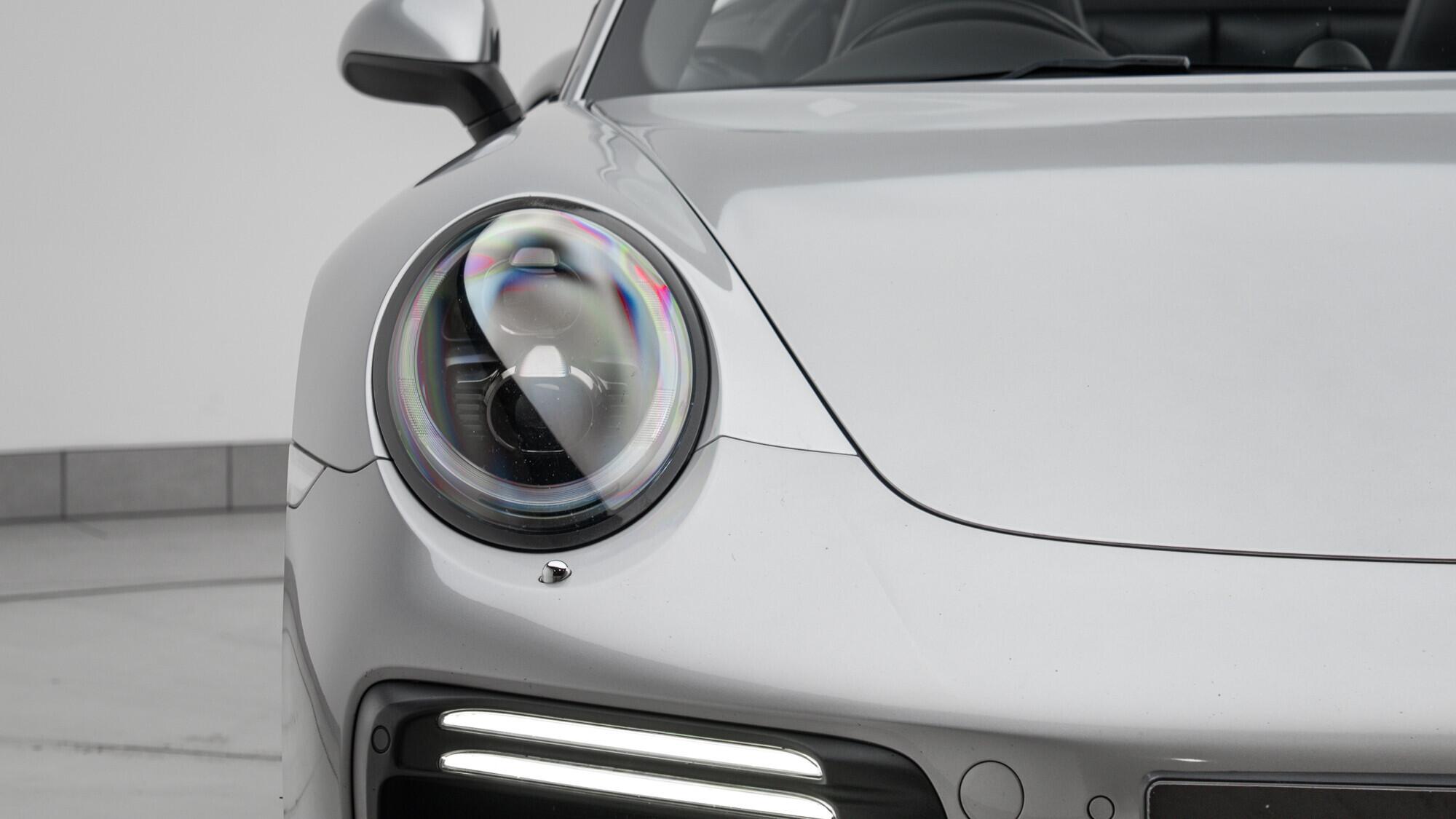 Porsche 911 view 15