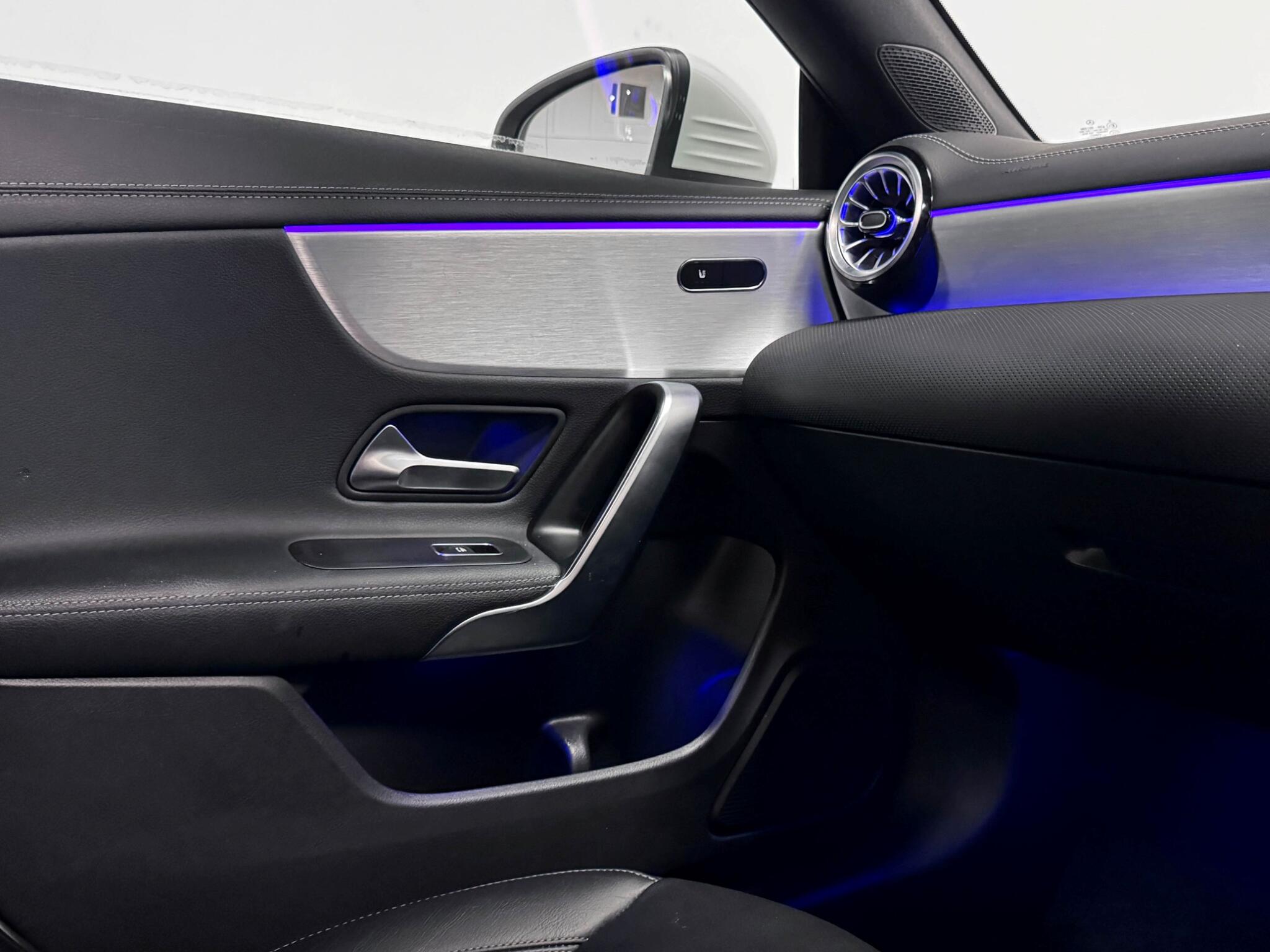 Mercedes-Benz Cla view 32