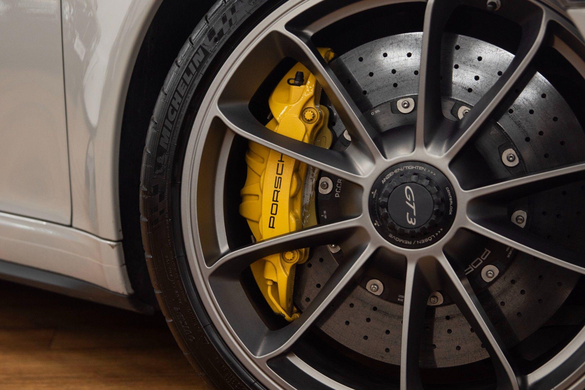 Porsche 911 view 6