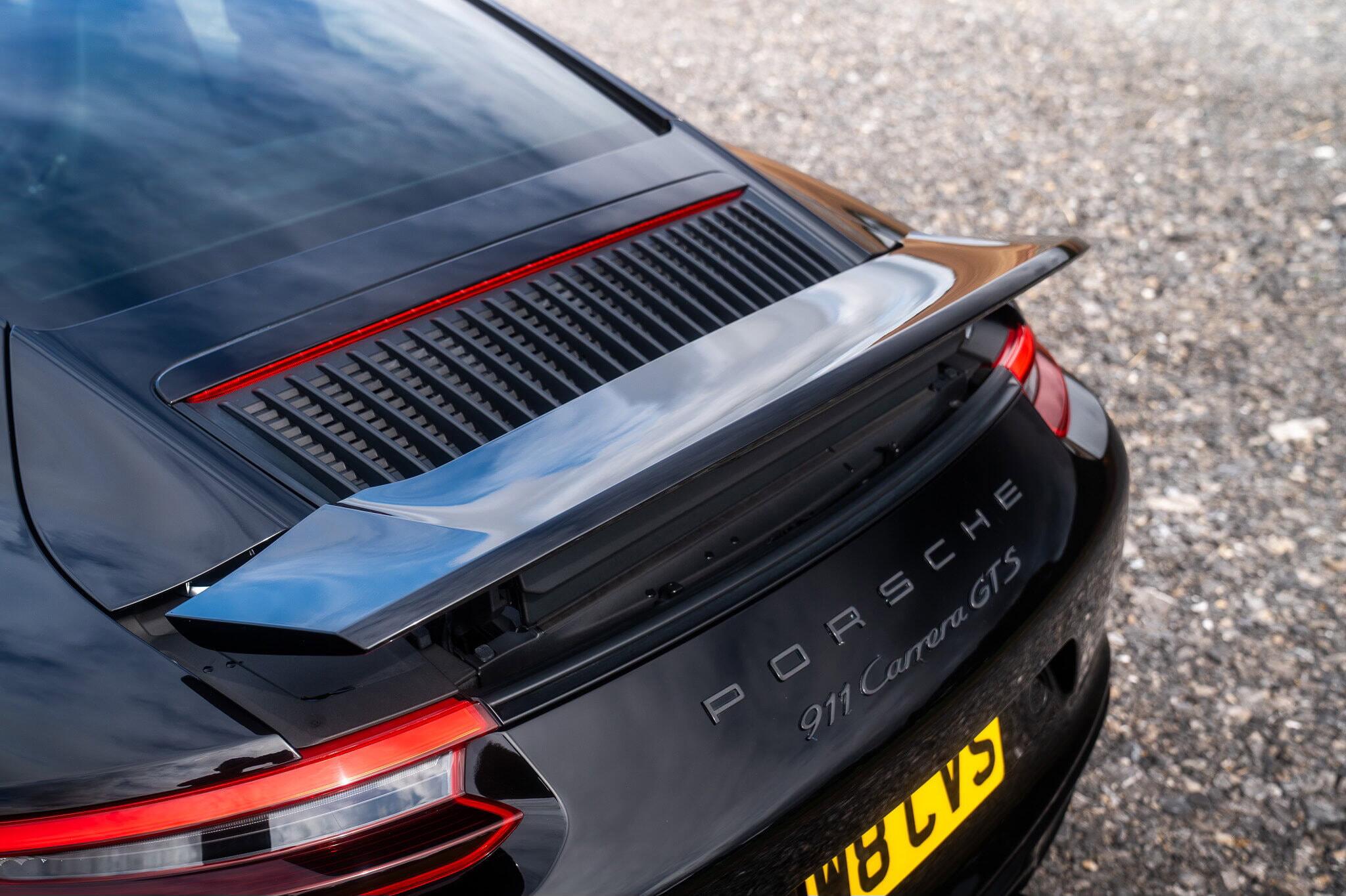 Porsche 911 view 15