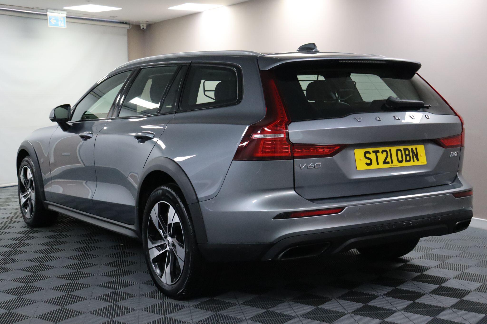 Volvo V60 Cross Country view 10