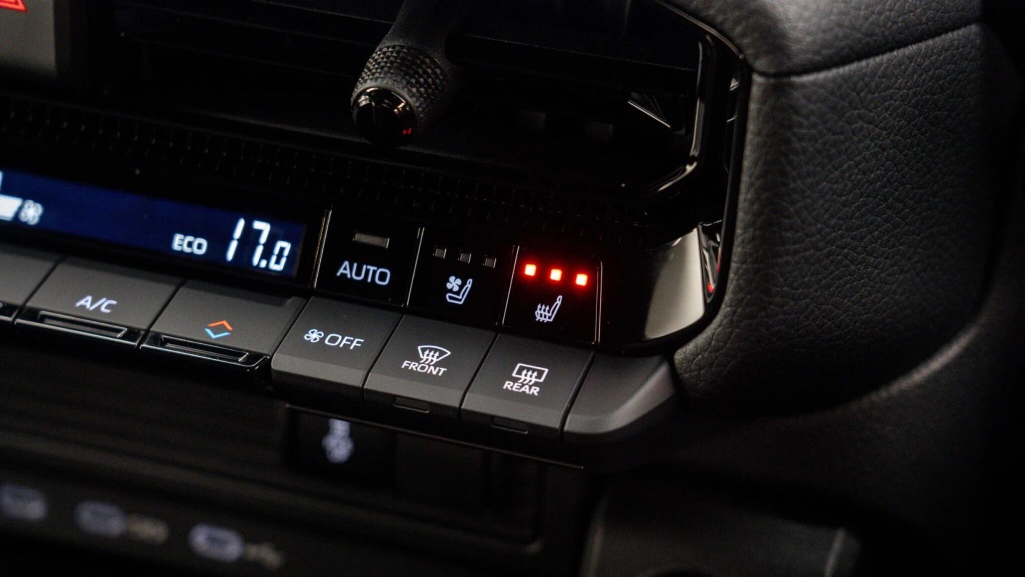 Toyota Land Cruiser view 14