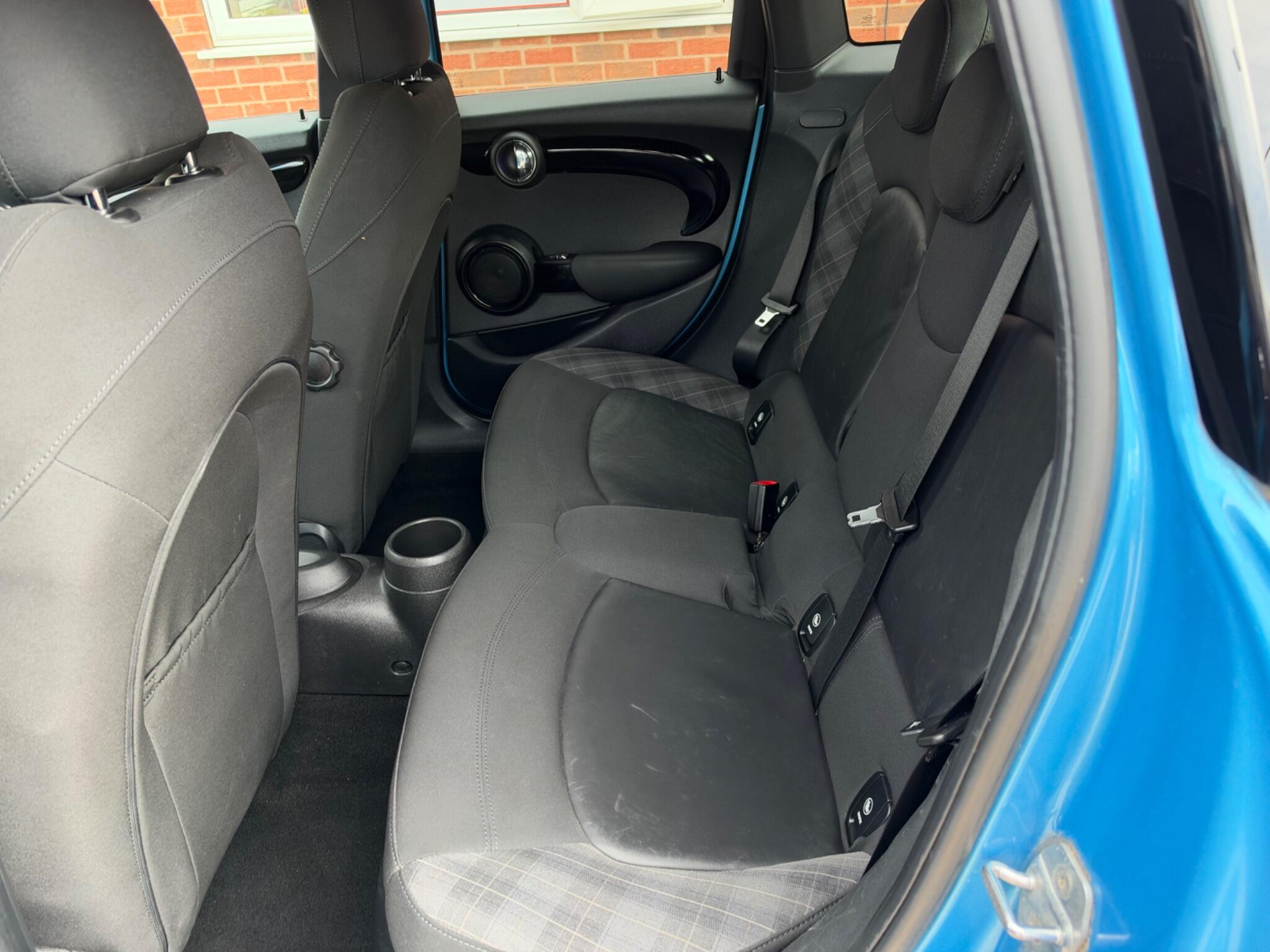 Mini Hatch view 23