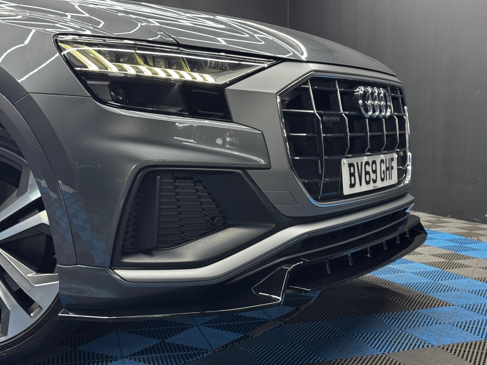 Audi Q8 view 40