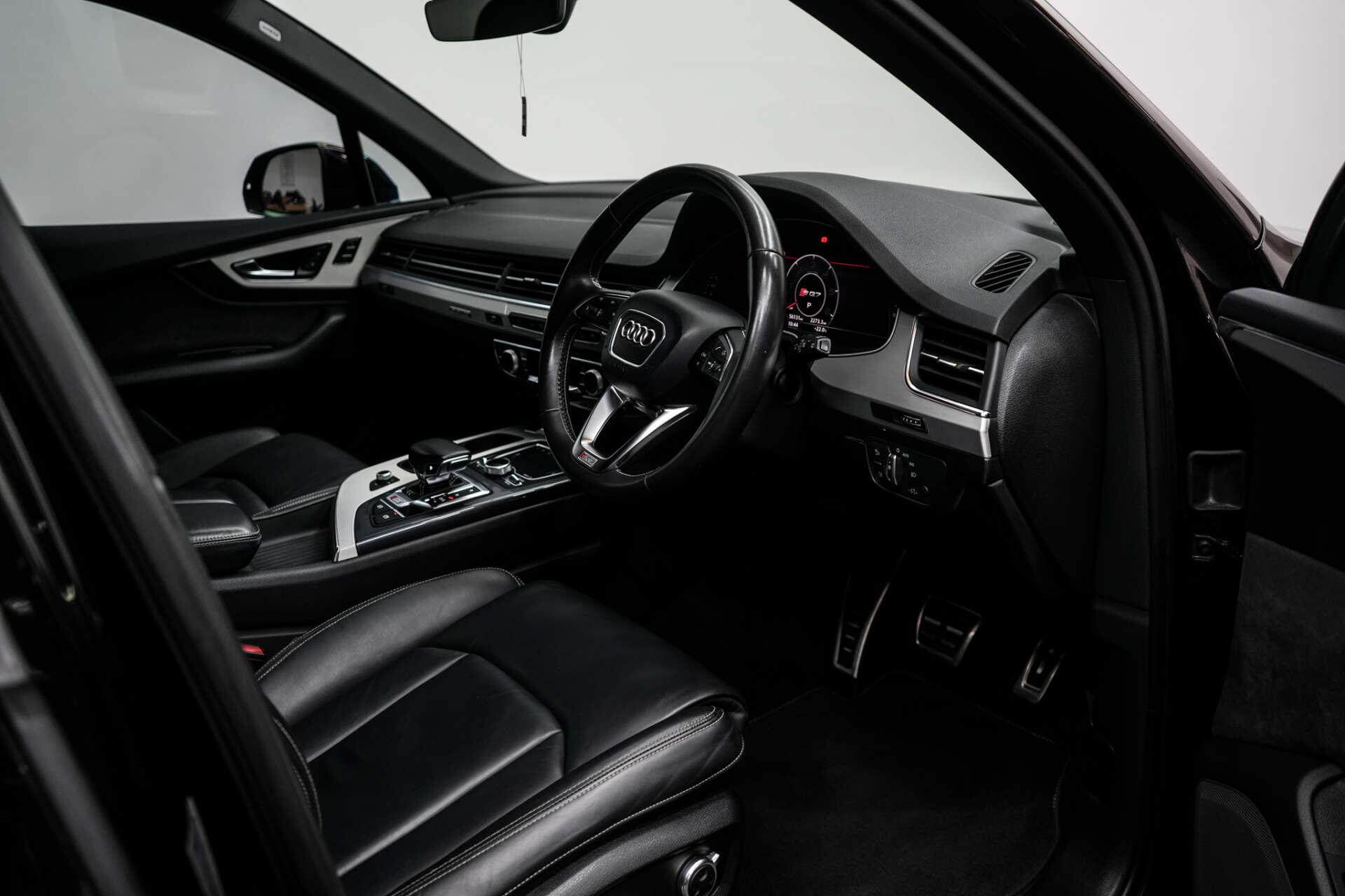 Audi SQ7 view 12