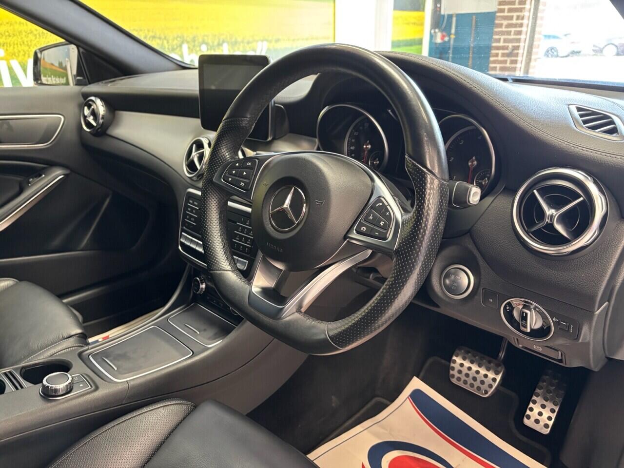 Mercedes-Benz GLA view 13