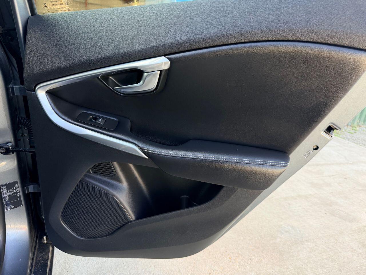 Volvo V40 view 18