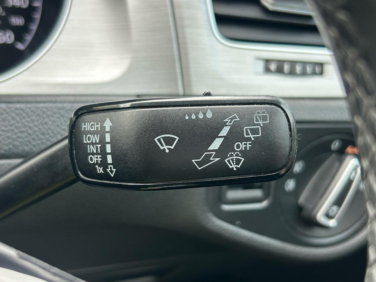 Volkswagen Golf view 22