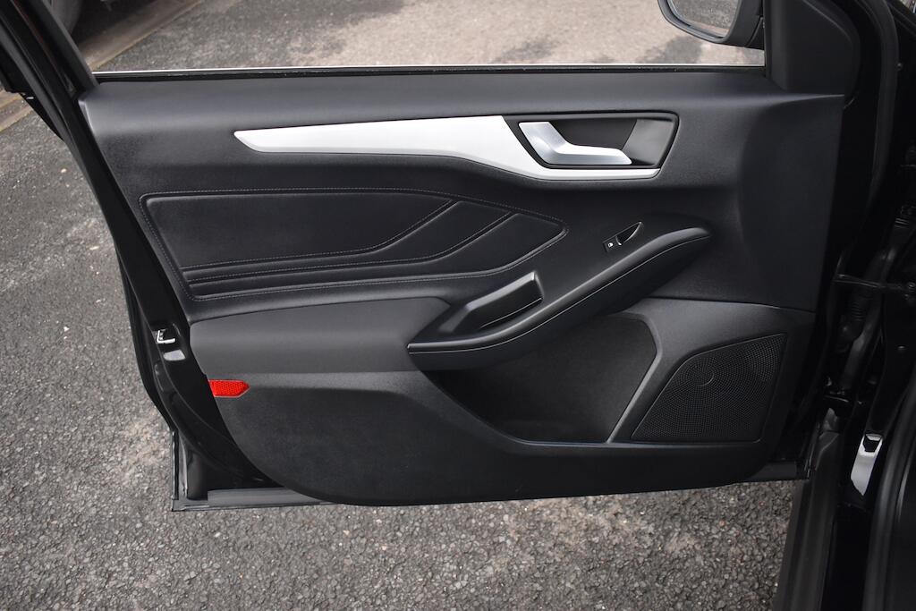 Ford Focus view 39