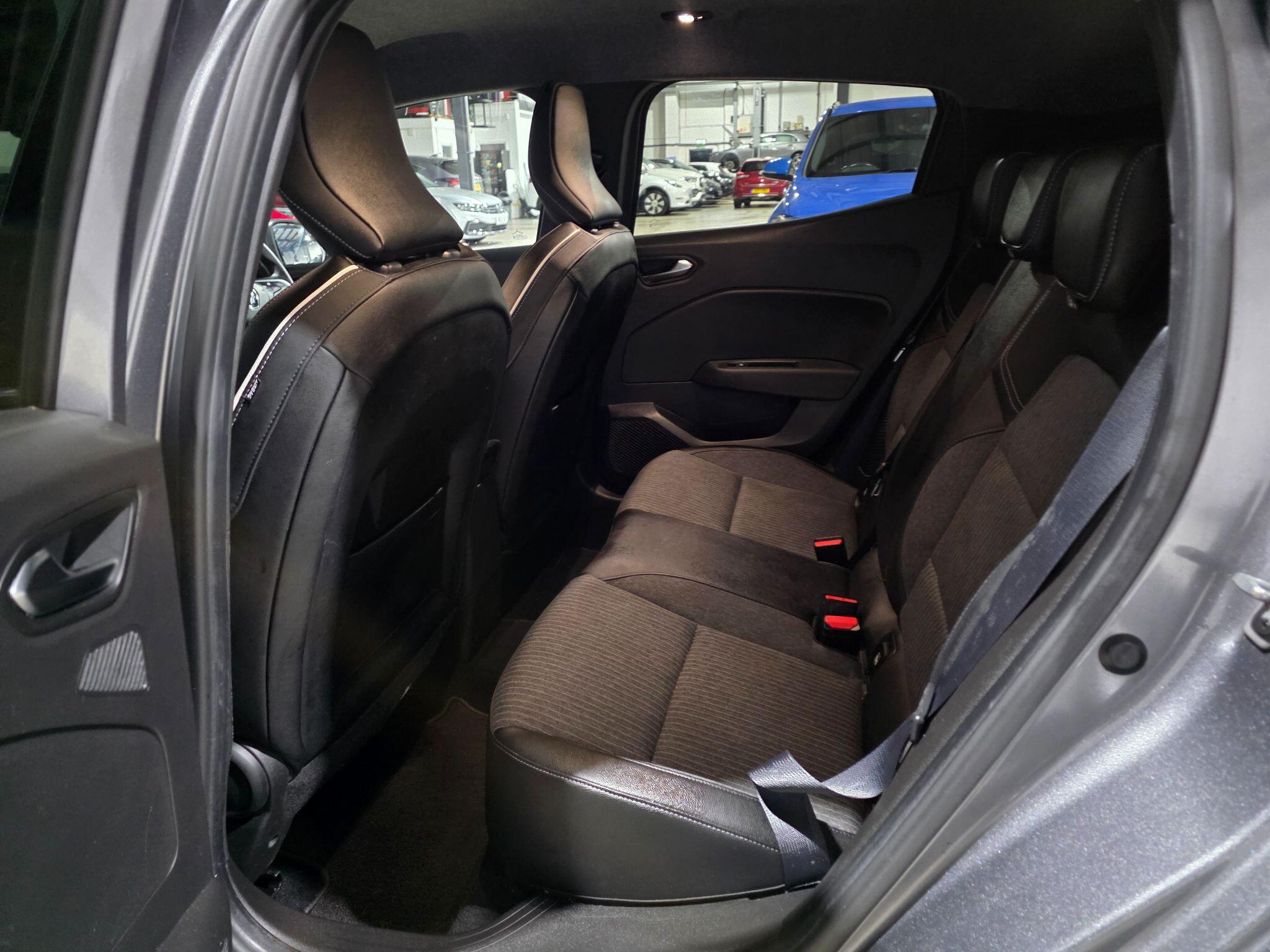Renault Clio view 21