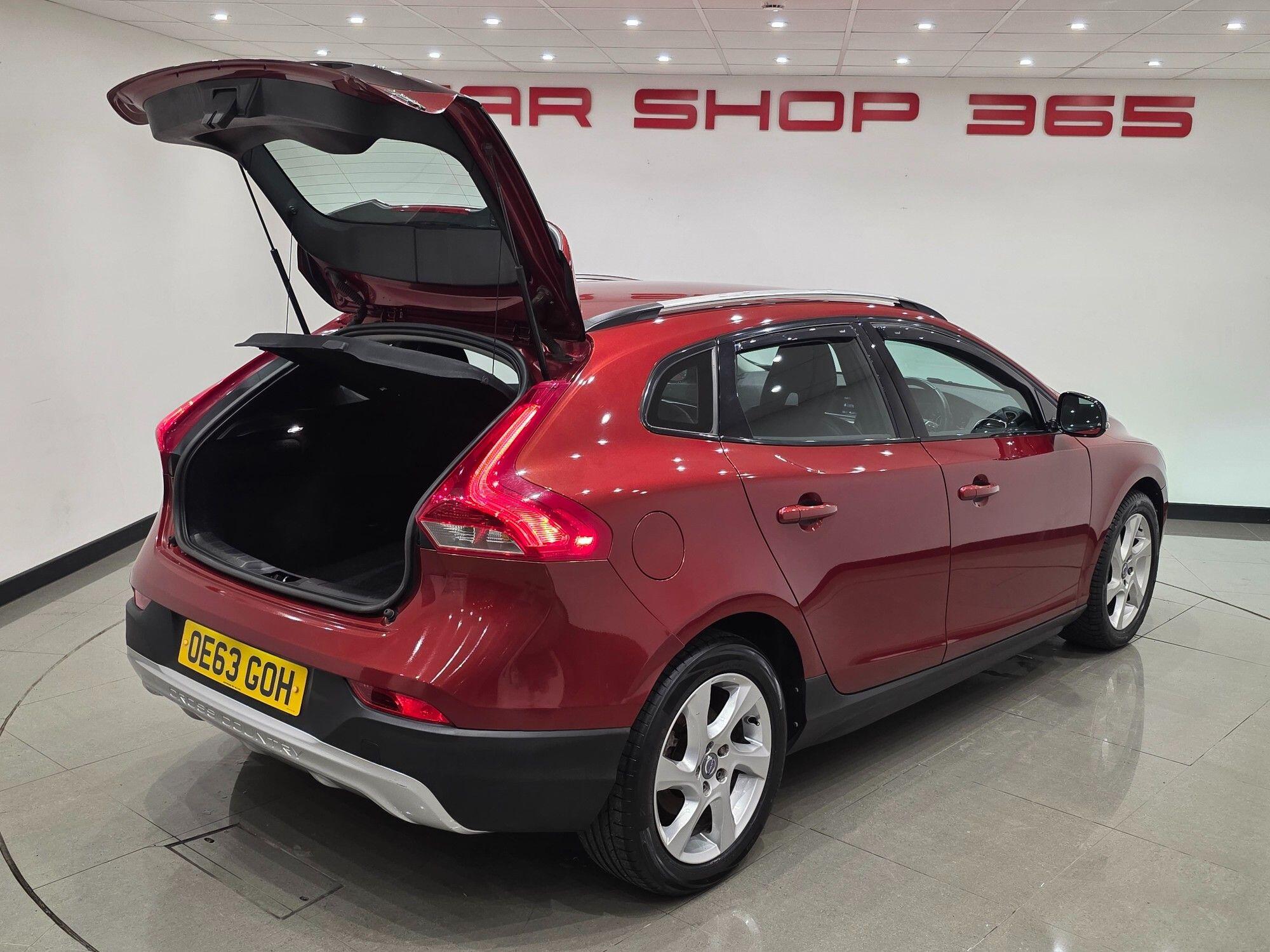 Volvo V40 Cross Country view 33